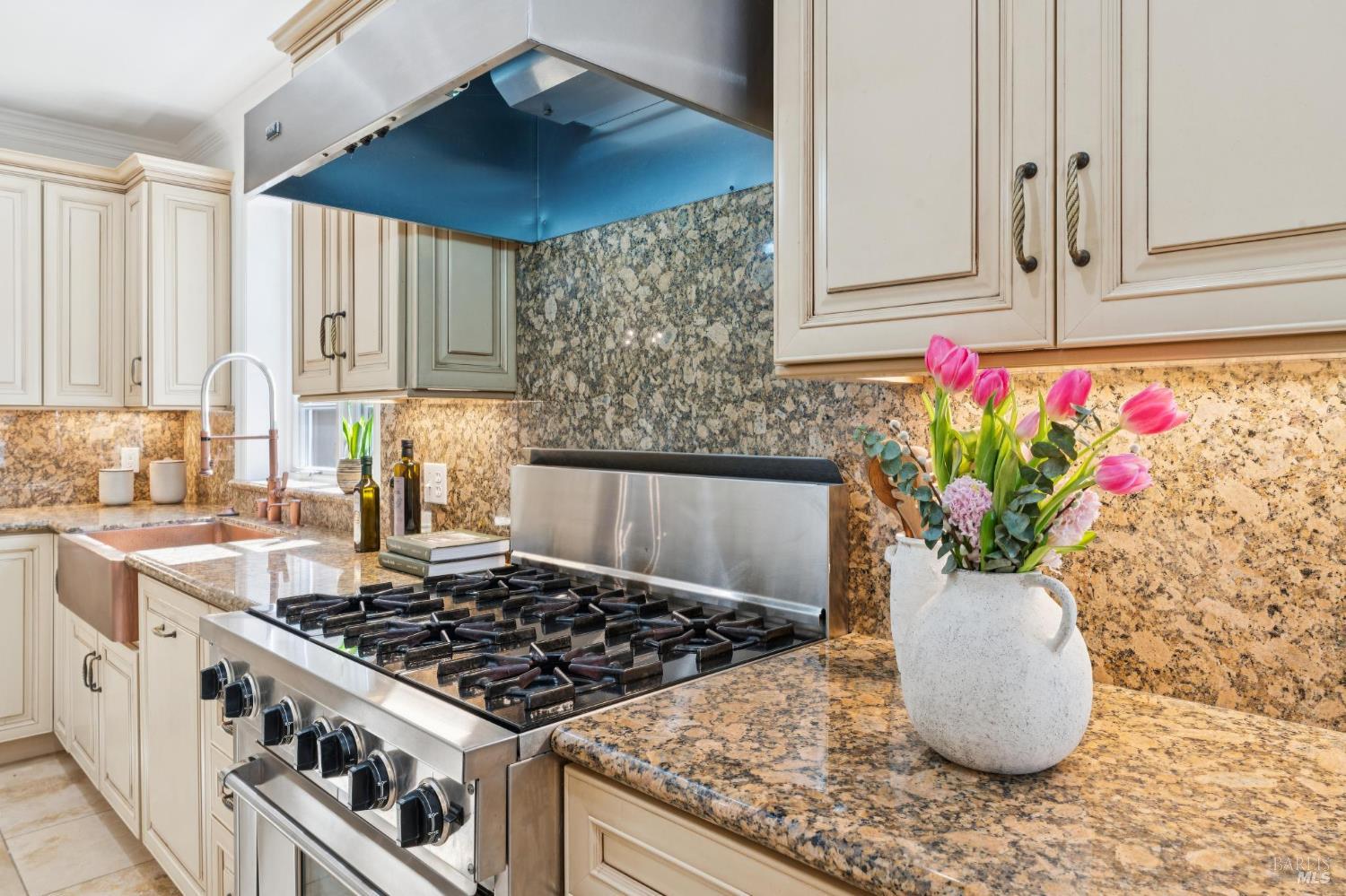 Detail Gallery Image 17 of 71 For 1021 Rose Dr, Napa,  CA 94558 - 4 Beds | 4 Baths