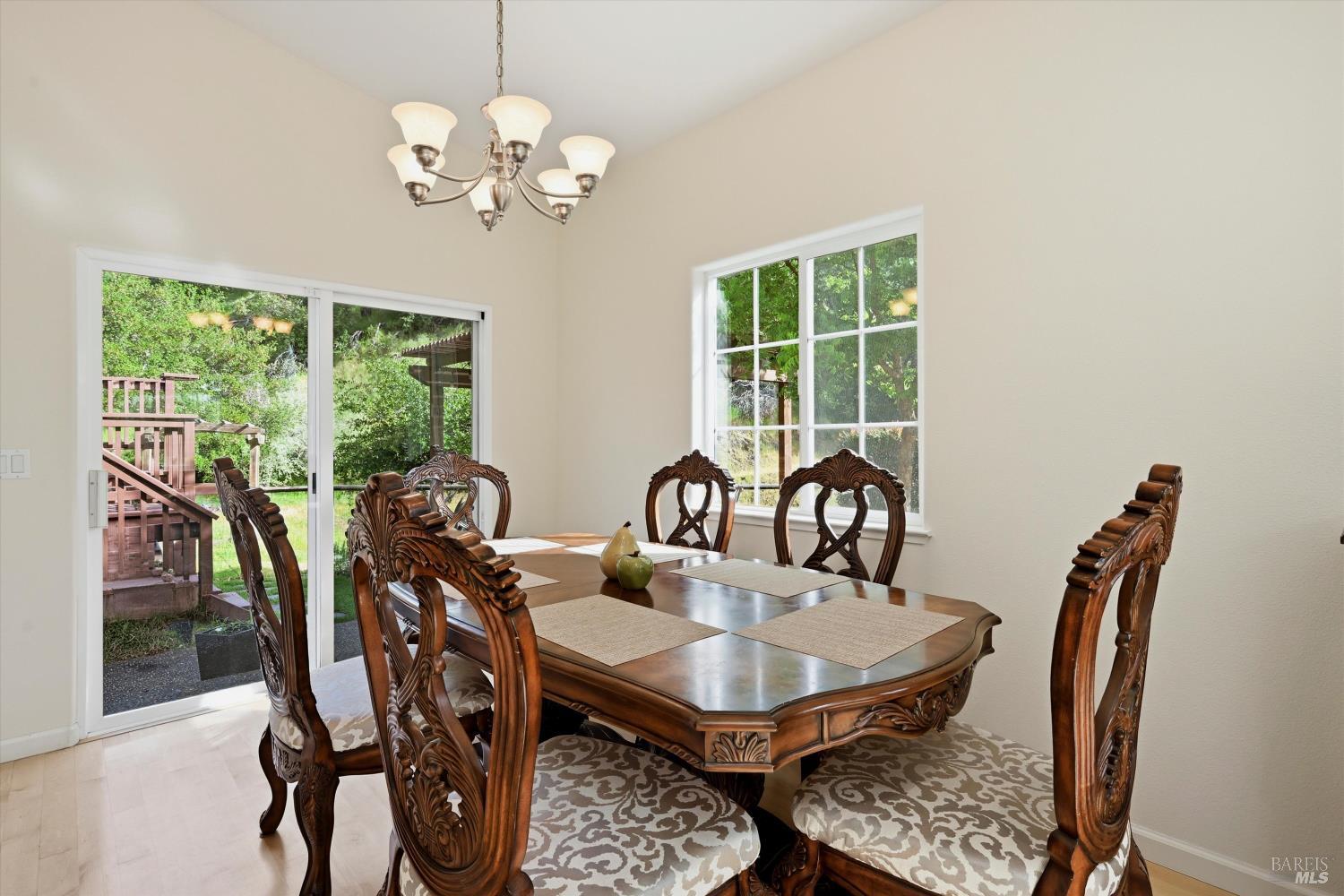 Detail Gallery Image 8 of 58 For 321 Portofino Way, Cloverdale,  CA 95425 - 4 Beds | 3 Baths