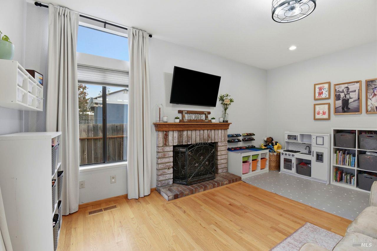 Detail Gallery Image 13 of 38 For 8270 Honor Pl, Cotati,  CA 94931 - 4 Beds | 2/1 Baths