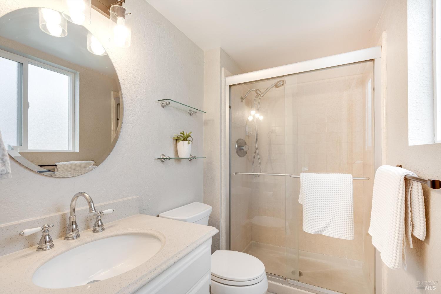 Detail Gallery Image 19 of 79 For 525 Oak Lake Ave, Santa Rosa,  CA 95409 - 5 Beds | 3 Baths