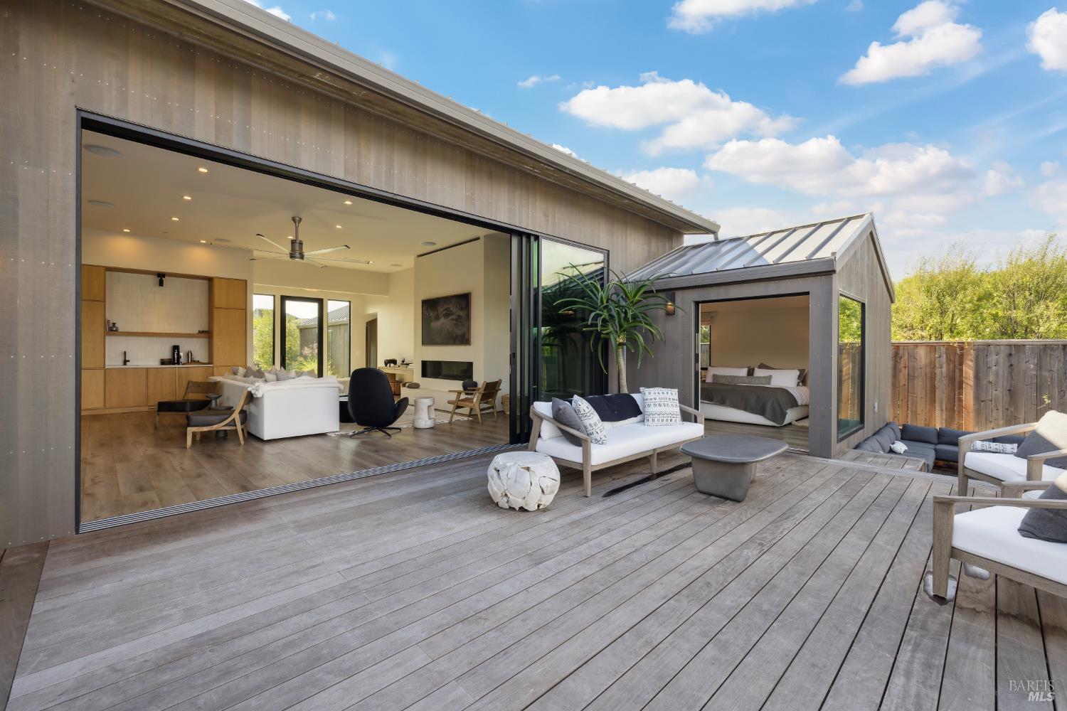 Detail Gallery Image 14 of 30 For 297 Seadrift Rd, Stinson Beach,  CA 94970 - 3 Beds | 2 Baths