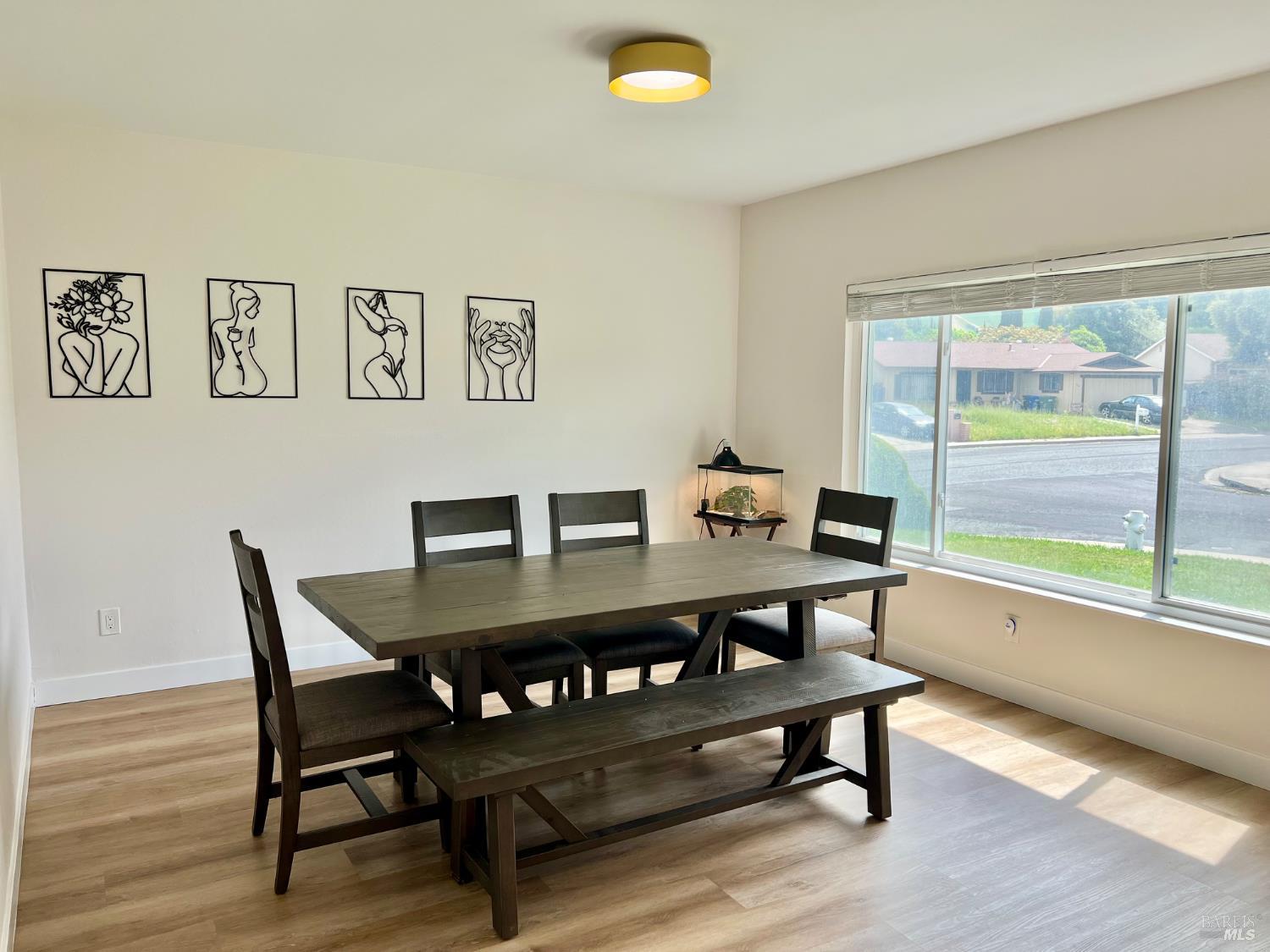 Detail Gallery Image 5 of 18 For 199 Regent Dr, Pittsburg,  CA 94565 - 3 Beds | 2 Baths