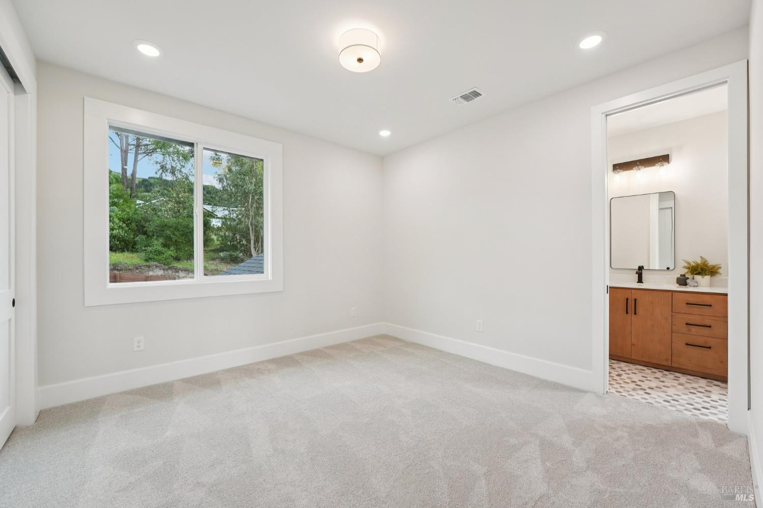 Detail Gallery Image 37 of 80 For 5663 Crystal Dr, Santa Rosa,  CA 95404 - 5 Beds | 3/1 Baths