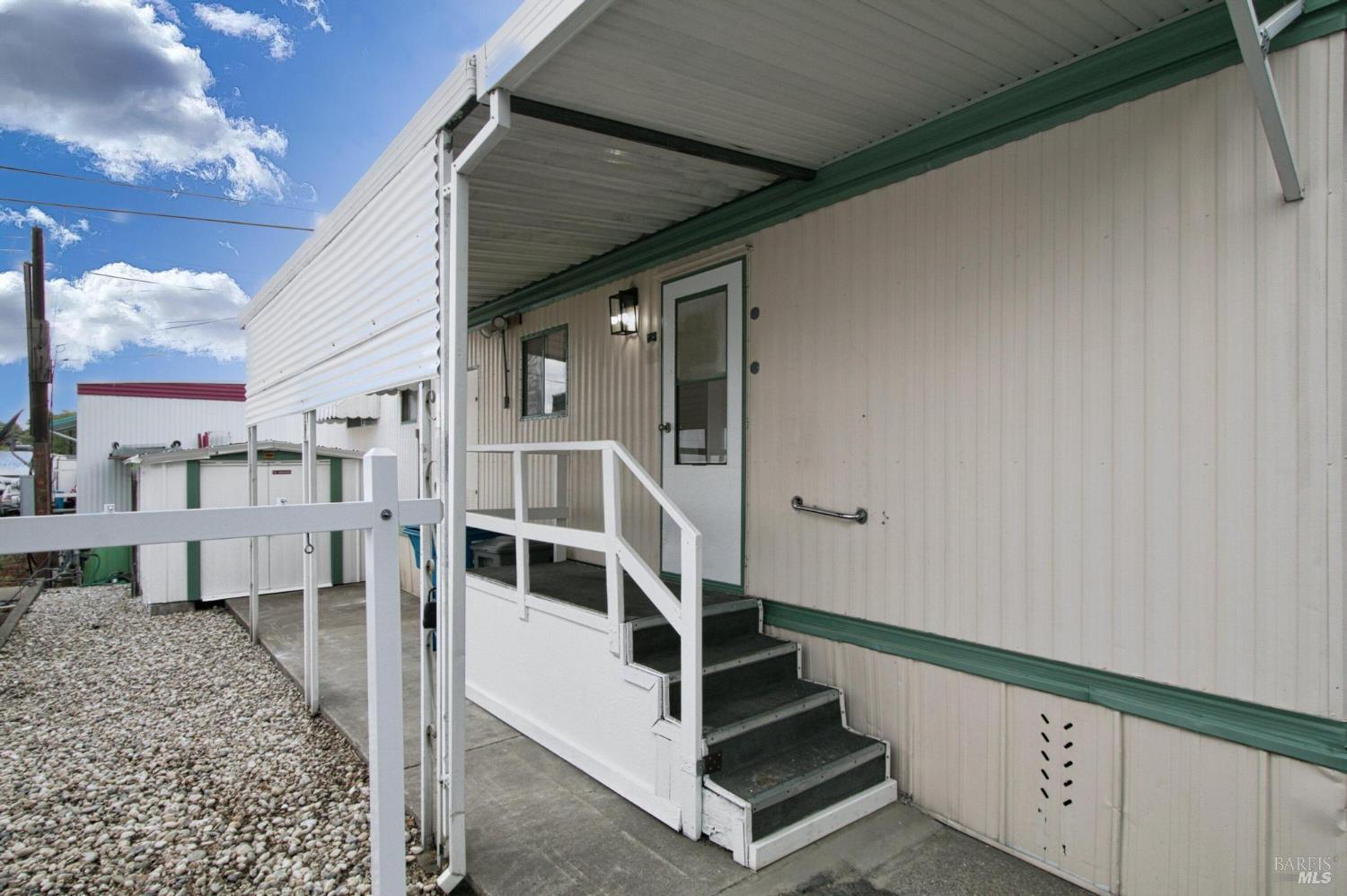 Detail Gallery Image 3 of 14 For 2500 Springs Rd 130, Vallejo,  CA 94591 - 1 Beds | 1 Baths