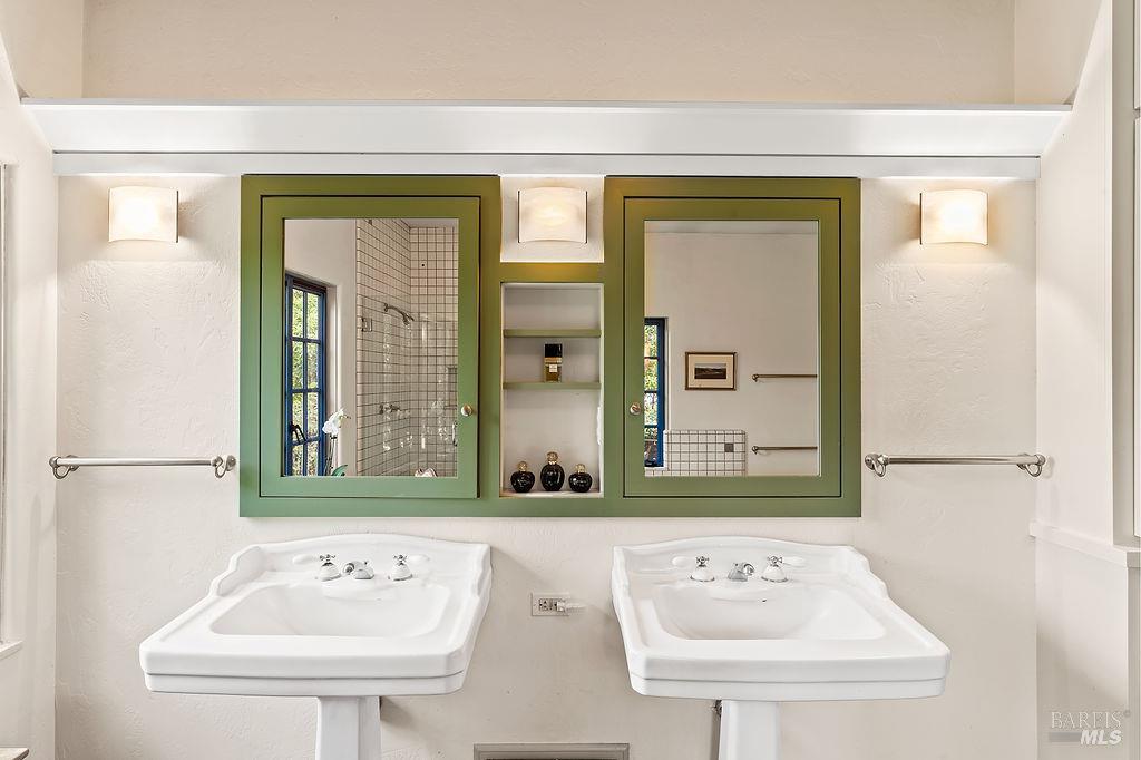 Detail Gallery Image 28 of 72 For 1212 N Fitch Mountain Rd, Healdsburg,  CA 95448 - 5 Beds | 3 Baths