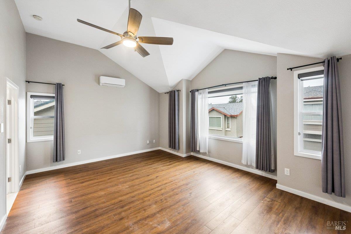 Detail Gallery Image 7 of 14 For 4 Courtney Ln, Mill Valley,  CA 94941 - 3 Beds | 2/1 Baths