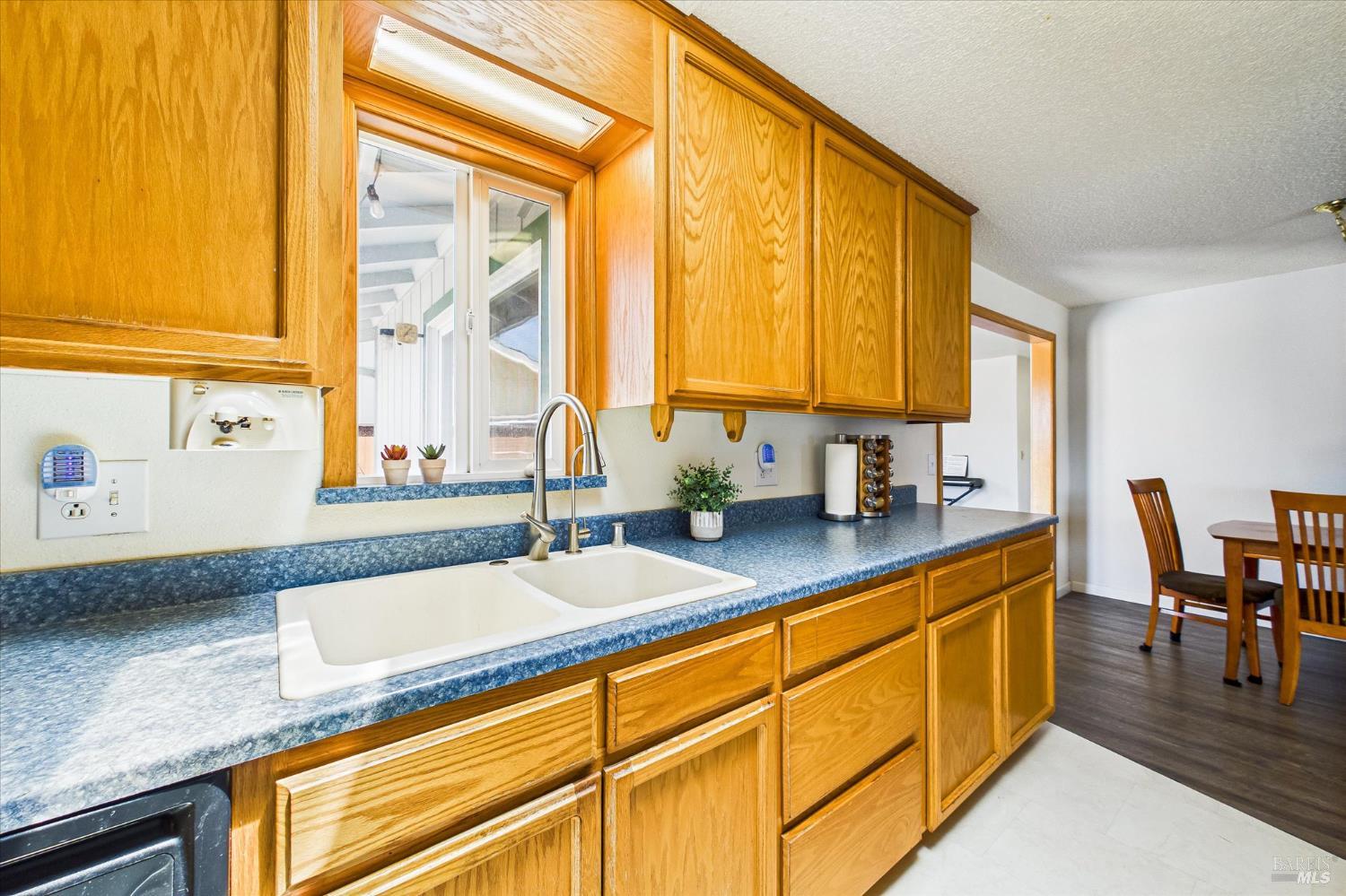 Detail Gallery Image 13 of 40 For 2393 Ohio St, Eureka,  CA 95501 - 3 Beds | 2 Baths