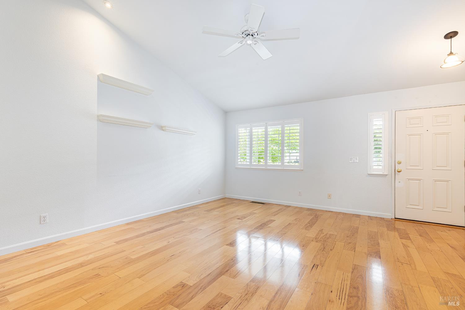 Detail Gallery Image 9 of 47 For 349 Sugar Maple Ln, Windsor,  CA 95492 - 3 Beds | 2 Baths