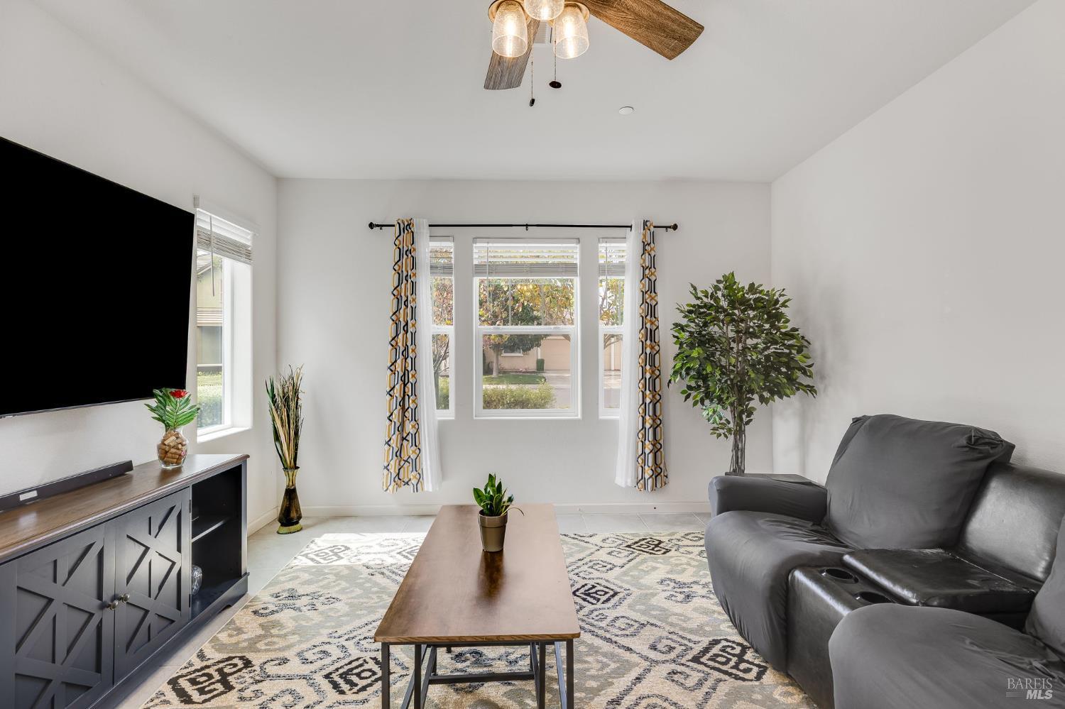 Detail Gallery Image 12 of 64 For 543 Vega Way, Vacaville,  CA 95687 - 3 Beds | 2/1 Baths