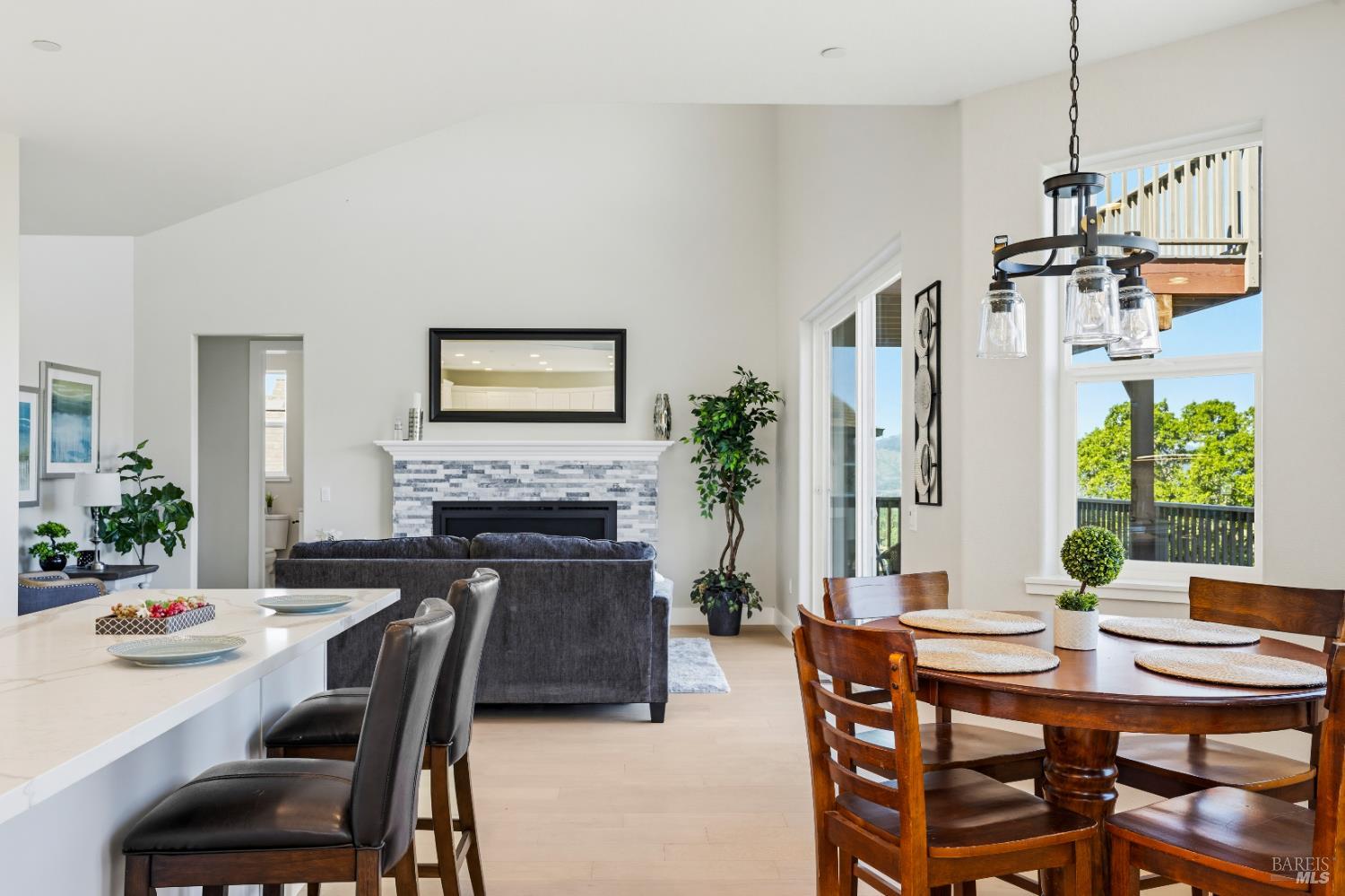 Detail Gallery Image 14 of 57 For 400 Tehuacan Rd, Ukiah,  CA 95482 - 4 Beds | 3 Baths