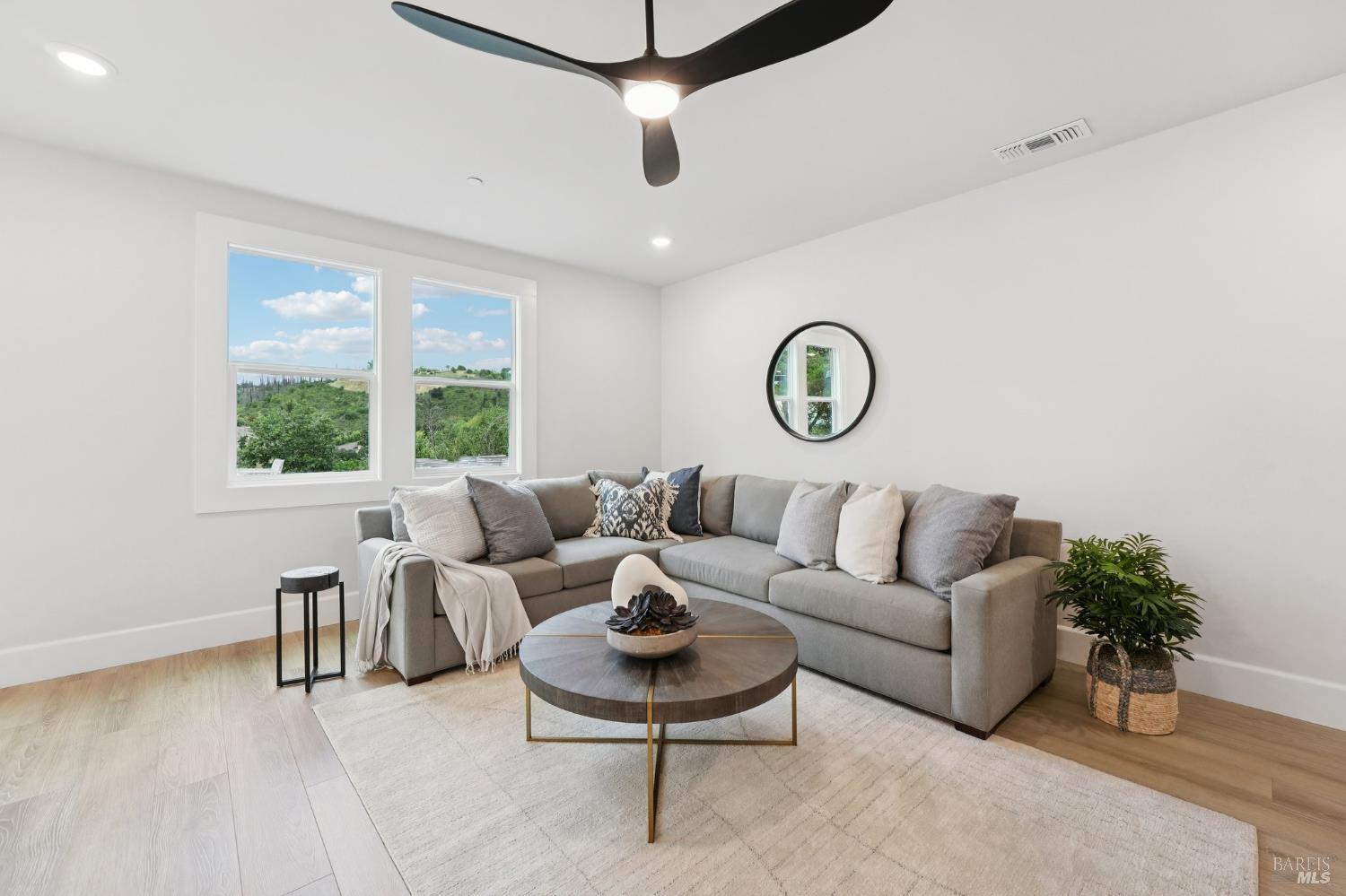 Detail Gallery Image 22 of 80 For 5663 Crystal Dr, Santa Rosa,  CA 95404 - 5 Beds | 3/1 Baths