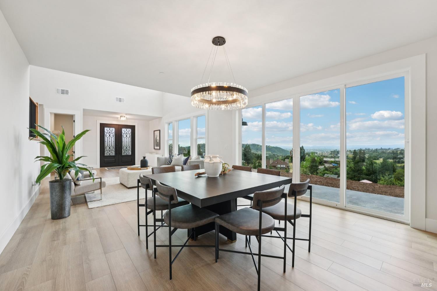 Detail Gallery Image 13 of 80 For 5663 Crystal Dr, Santa Rosa,  CA 95404 - 5 Beds | 3/1 Baths