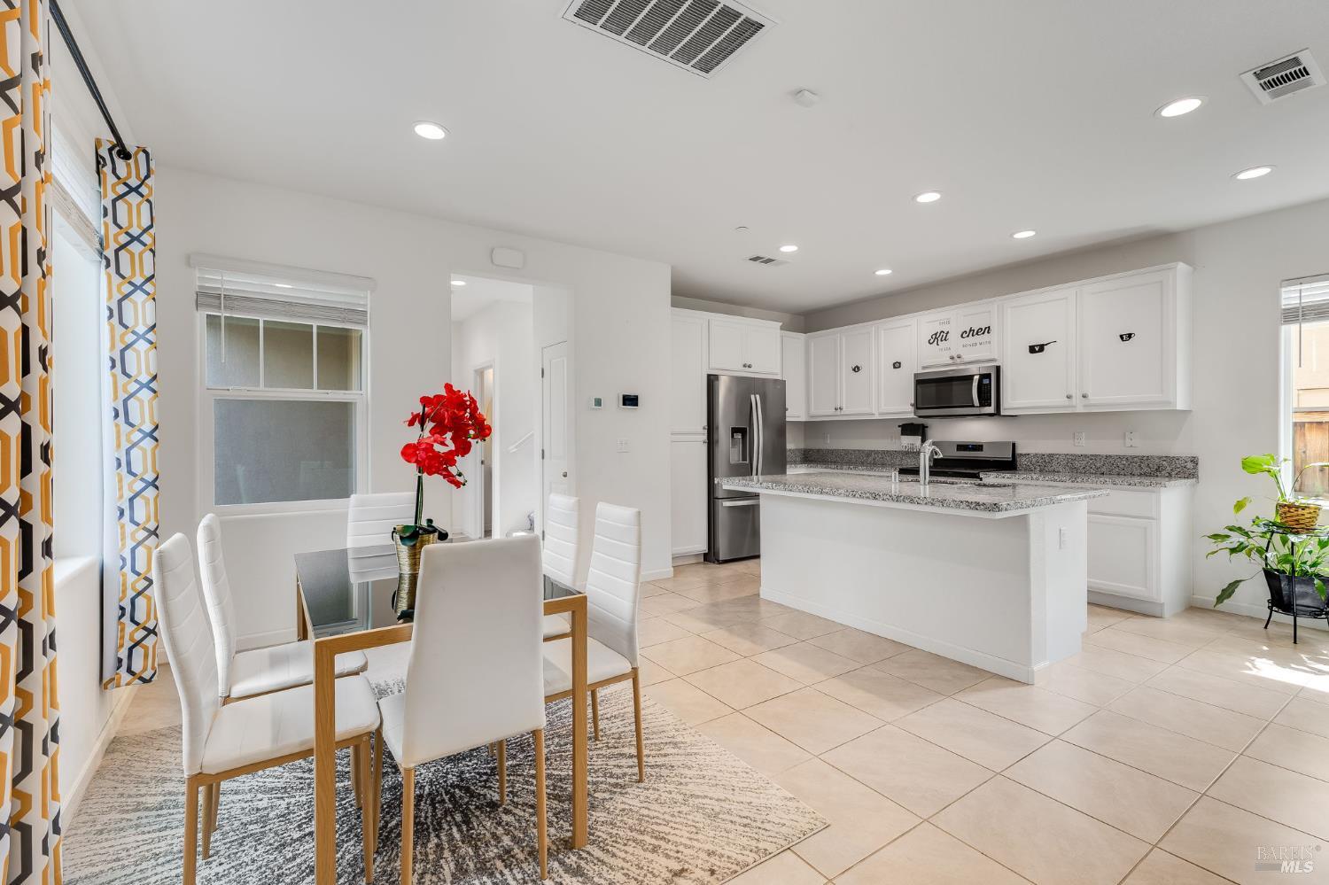 Detail Gallery Image 4 of 64 For 543 Vega Way, Vacaville,  CA 95687 - 3 Beds | 2/1 Baths