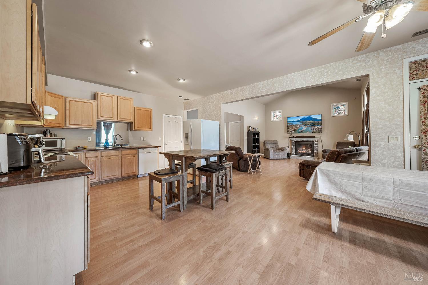 Detail Gallery Image 19 of 55 For 2920 Meadow Creek Rd, Clearlake Oaks,  CA 95423 - 3 Beds | 2 Baths