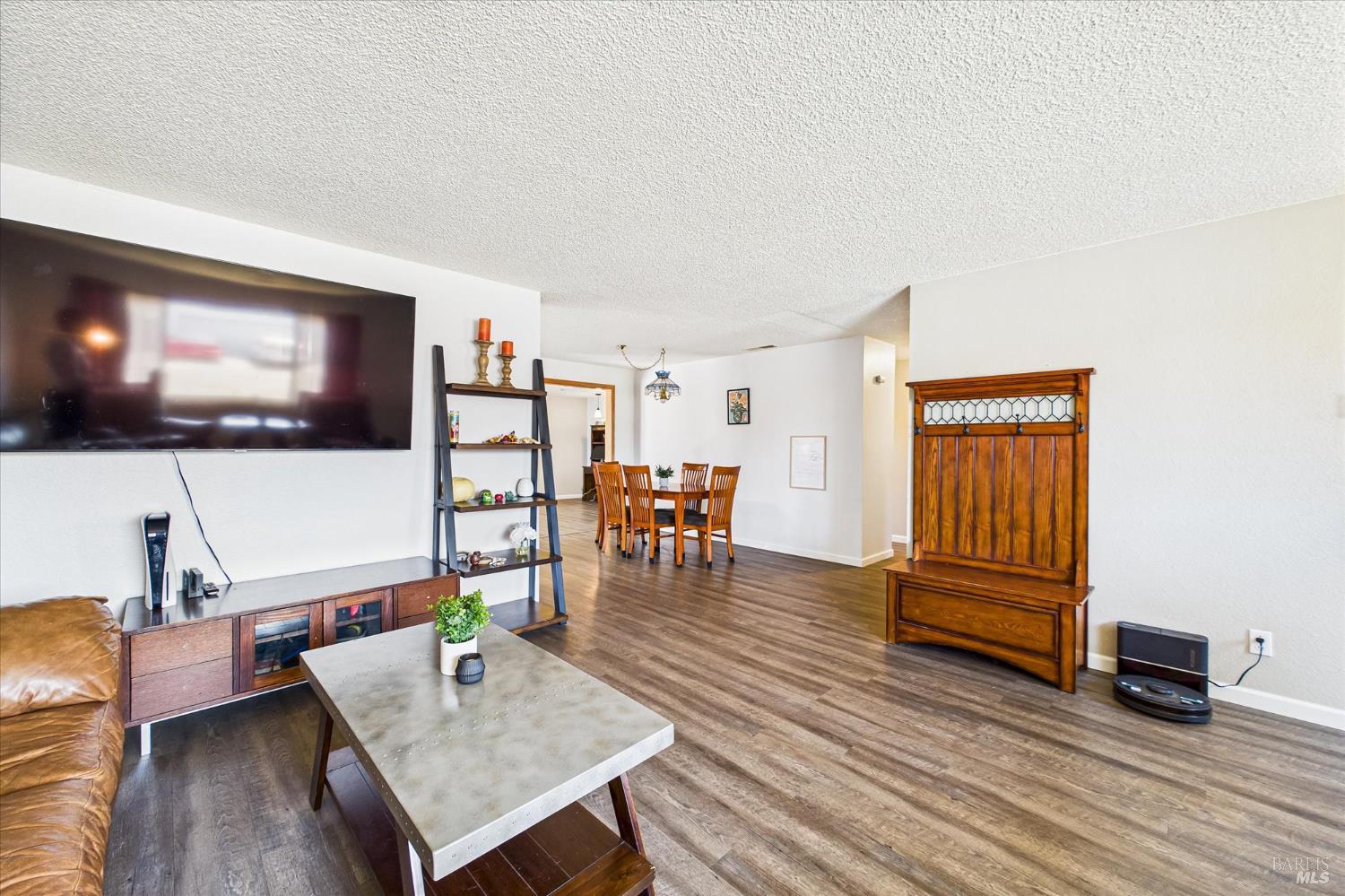 Detail Gallery Image 8 of 40 For 2393 Ohio St, Eureka,  CA 95501 - 3 Beds | 2 Baths