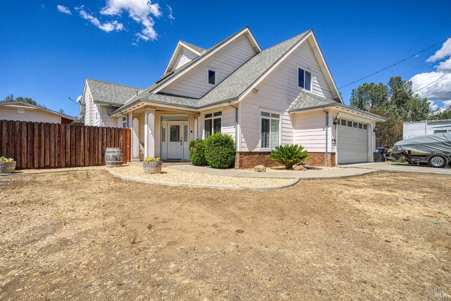 Detail Gallery Image 2 of 55 For 2920 Meadow Creek Rd, Clearlake Oaks,  CA 95423 - 3 Beds | 2 Baths