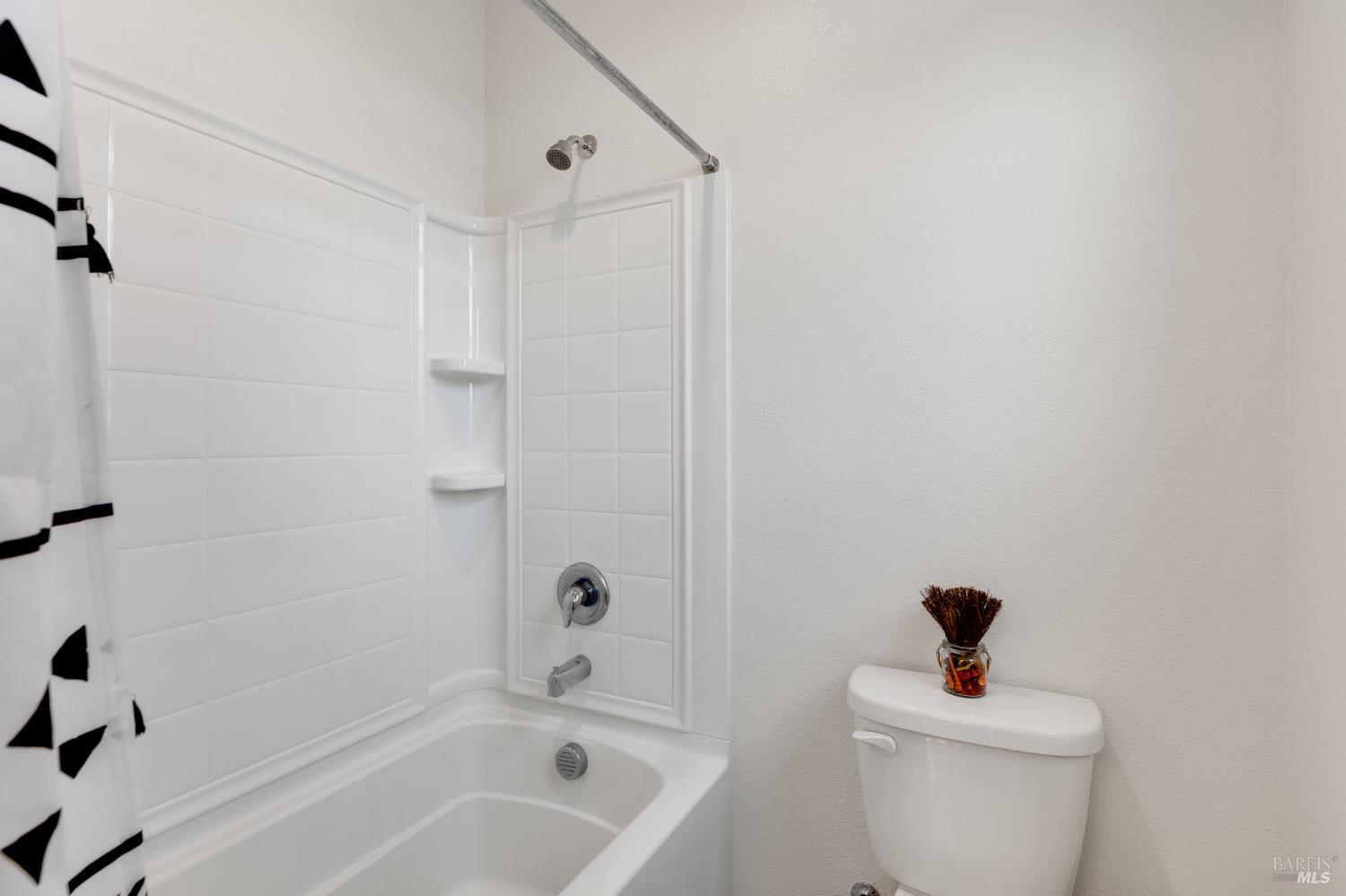 Detail Gallery Image 27 of 64 For 543 Vega Way, Vacaville,  CA 95687 - 3 Beds | 2/1 Baths
