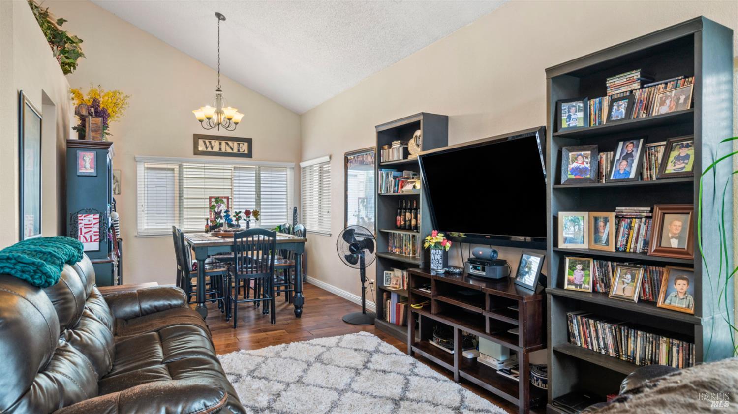 Detail Gallery Image 11 of 72 For 606 Sunnyvale Pl, Vacaville,  CA 95687 - 5 Beds | 2/1 Baths