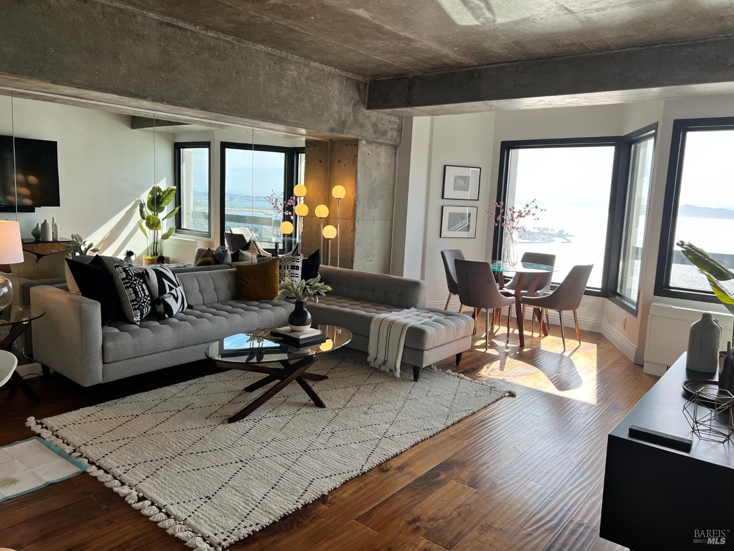 Detail Gallery Image 2 of 25 For 6363 Christie Ave #2513,  Emeryville,  CA 94608 - 1 Beds | 1 Baths