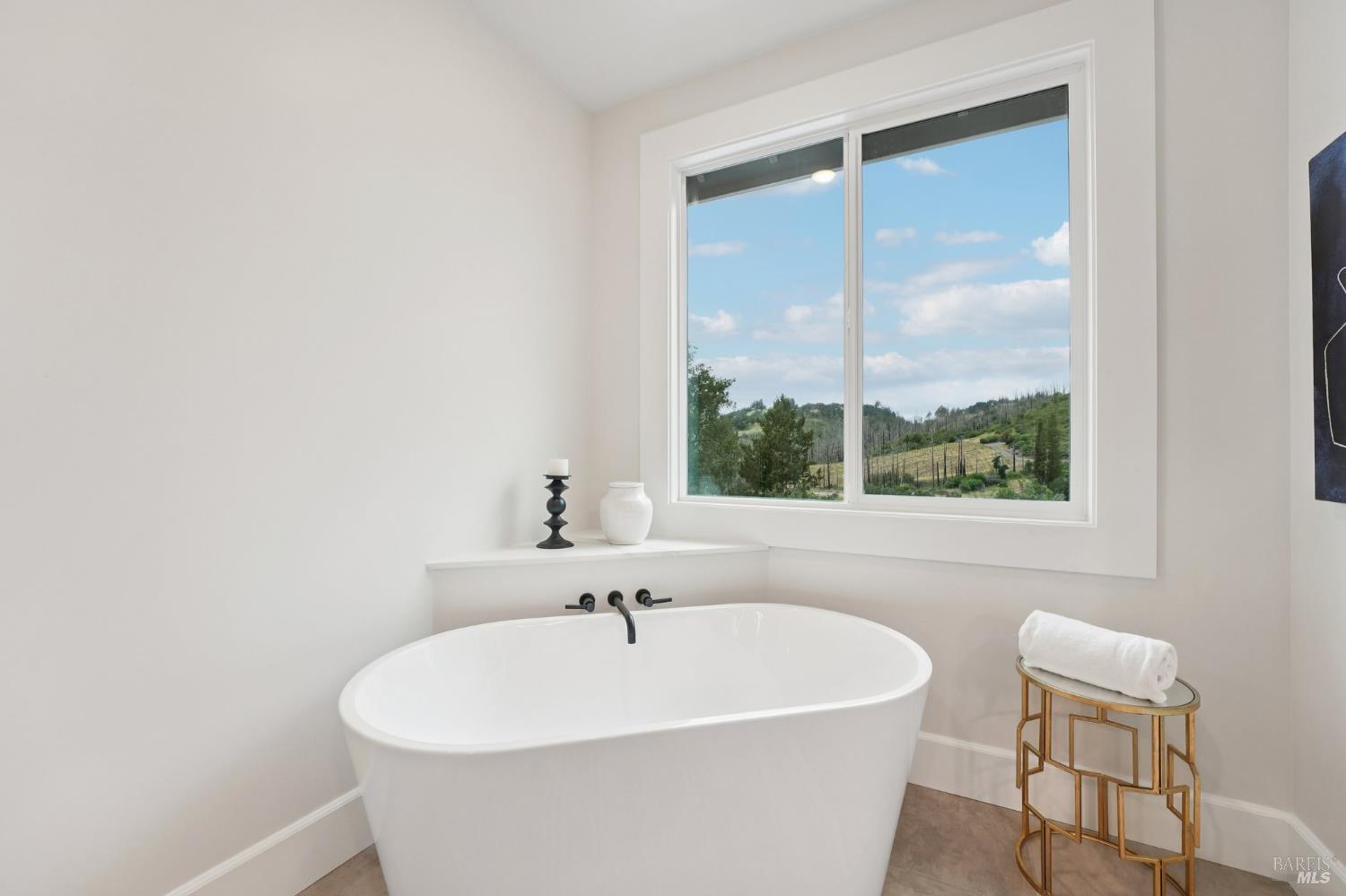 Detail Gallery Image 46 of 80 For 5663 Crystal Dr, Santa Rosa,  CA 95404 - 5 Beds | 3/1 Baths