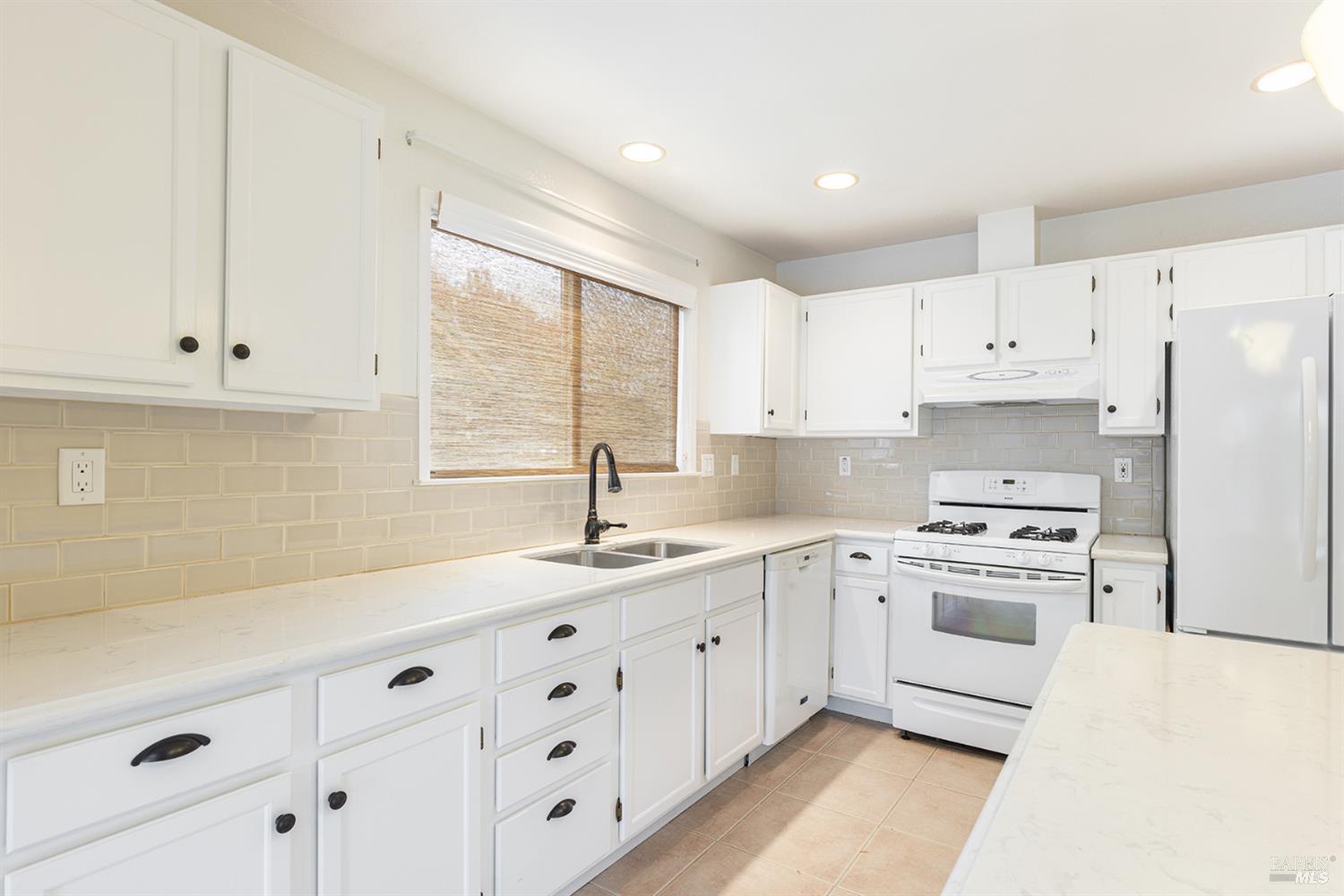 Detail Gallery Image 17 of 47 For 349 Sugar Maple Ln, Windsor,  CA 95492 - 3 Beds | 2 Baths