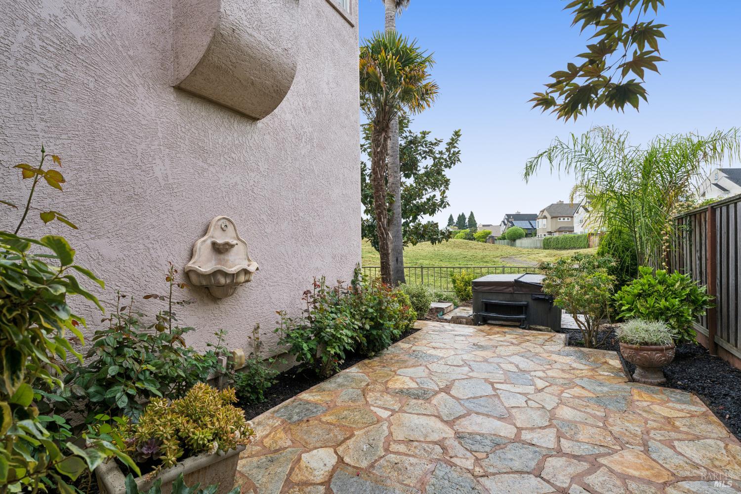 Detail Gallery Image 37 of 49 For 2147 Falcon Ridge Dr, Petaluma,  CA 94954 - 5 Beds | 2/1 Baths