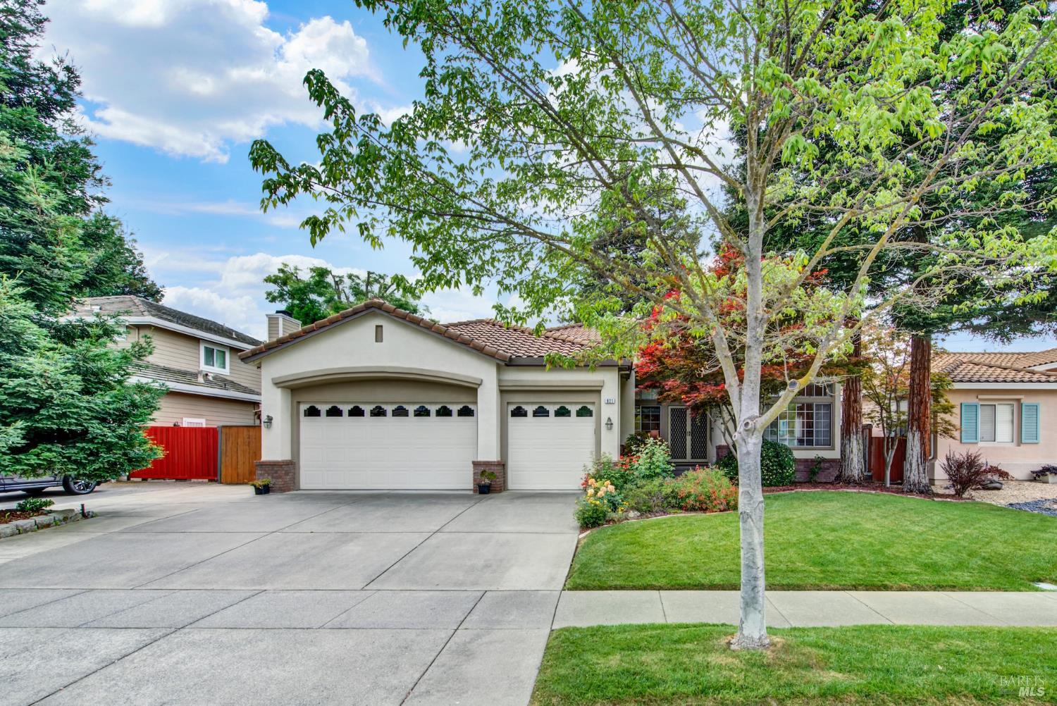 Detail Gallery Image 3 of 71 For 621 Renaissance Ave, Fairfield,  CA 94534 - 3 Beds | 3 Baths