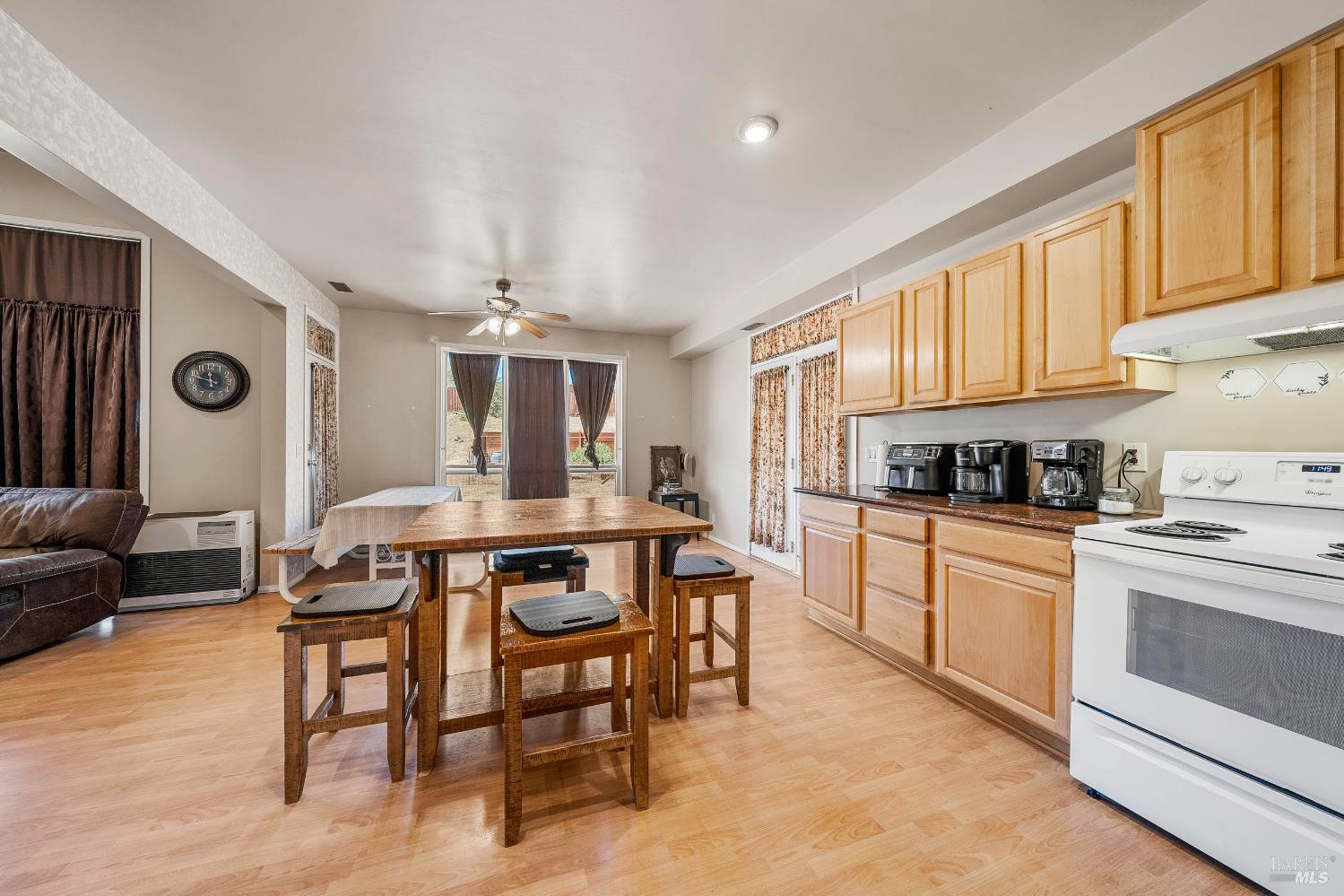 Detail Gallery Image 22 of 55 For 2920 Meadow Creek Rd, Clearlake Oaks,  CA 95423 - 3 Beds | 2 Baths