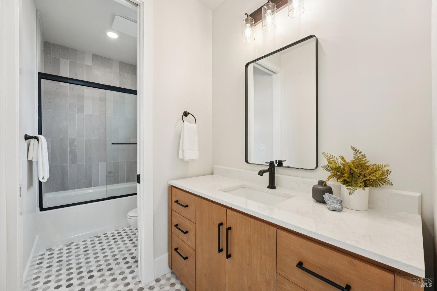 Detail Gallery Image 36 of 80 For 5663 Crystal Dr, Santa Rosa,  CA 95404 - 5 Beds | 3/1 Baths