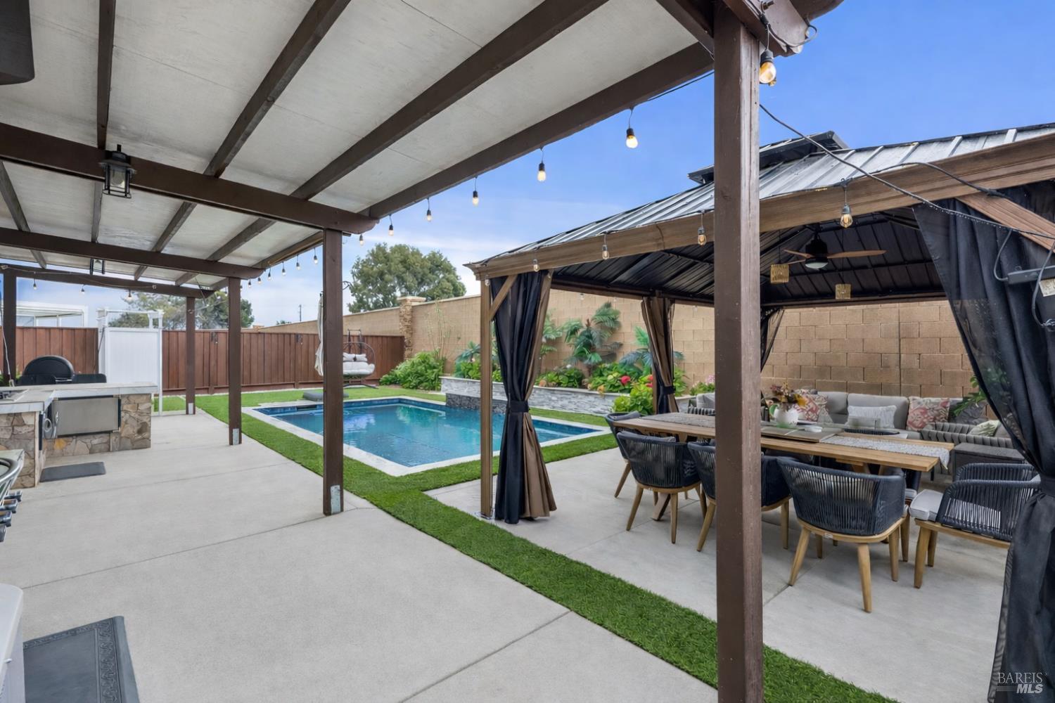 Detail Gallery Image 2 of 52 For 2919 Shaver St, Fairfield,  CA 94533 - 4 Beds | 3 Baths