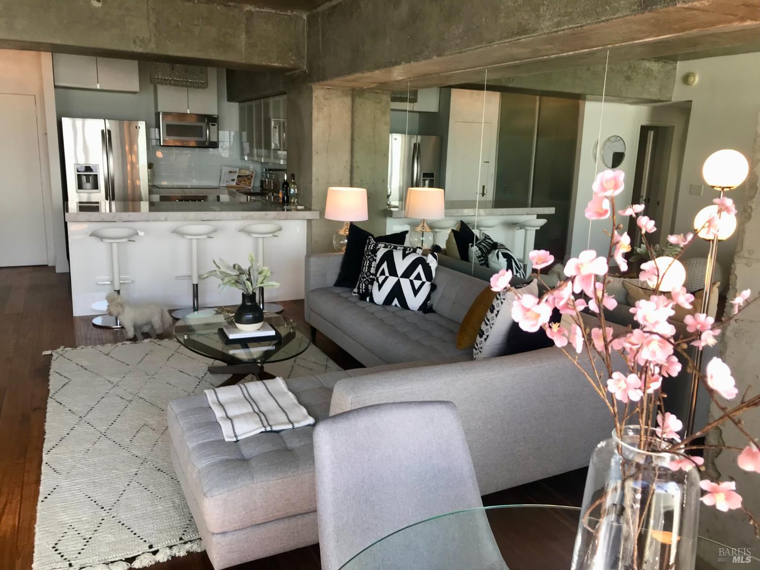 Detail Gallery Image 5 of 25 For 6363 Christie Ave #2513,  Emeryville,  CA 94608 - 1 Beds | 1 Baths