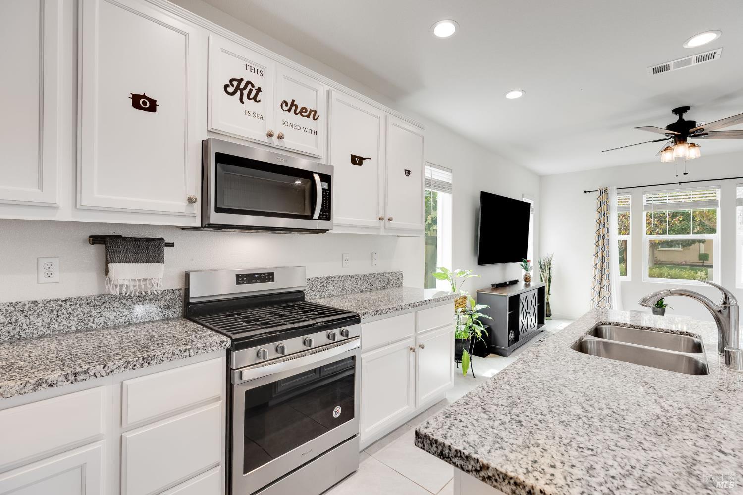 Detail Gallery Image 7 of 64 For 543 Vega Way, Vacaville,  CA 95687 - 3 Beds | 2/1 Baths