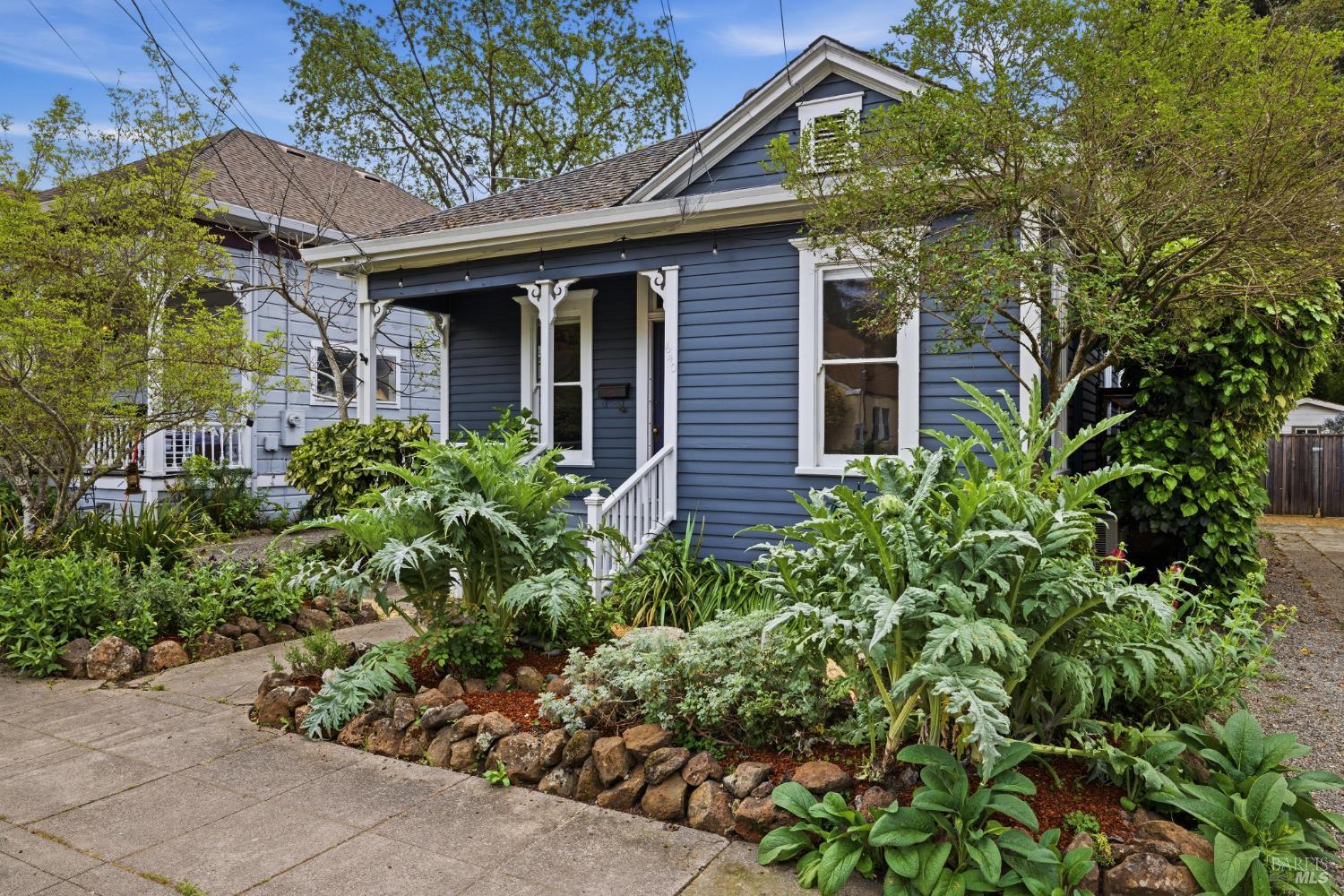 Detail Gallery Image 2 of 41 For 640 Charles St, Santa Rosa,  CA 95404 - 2 Beds | 1 Baths