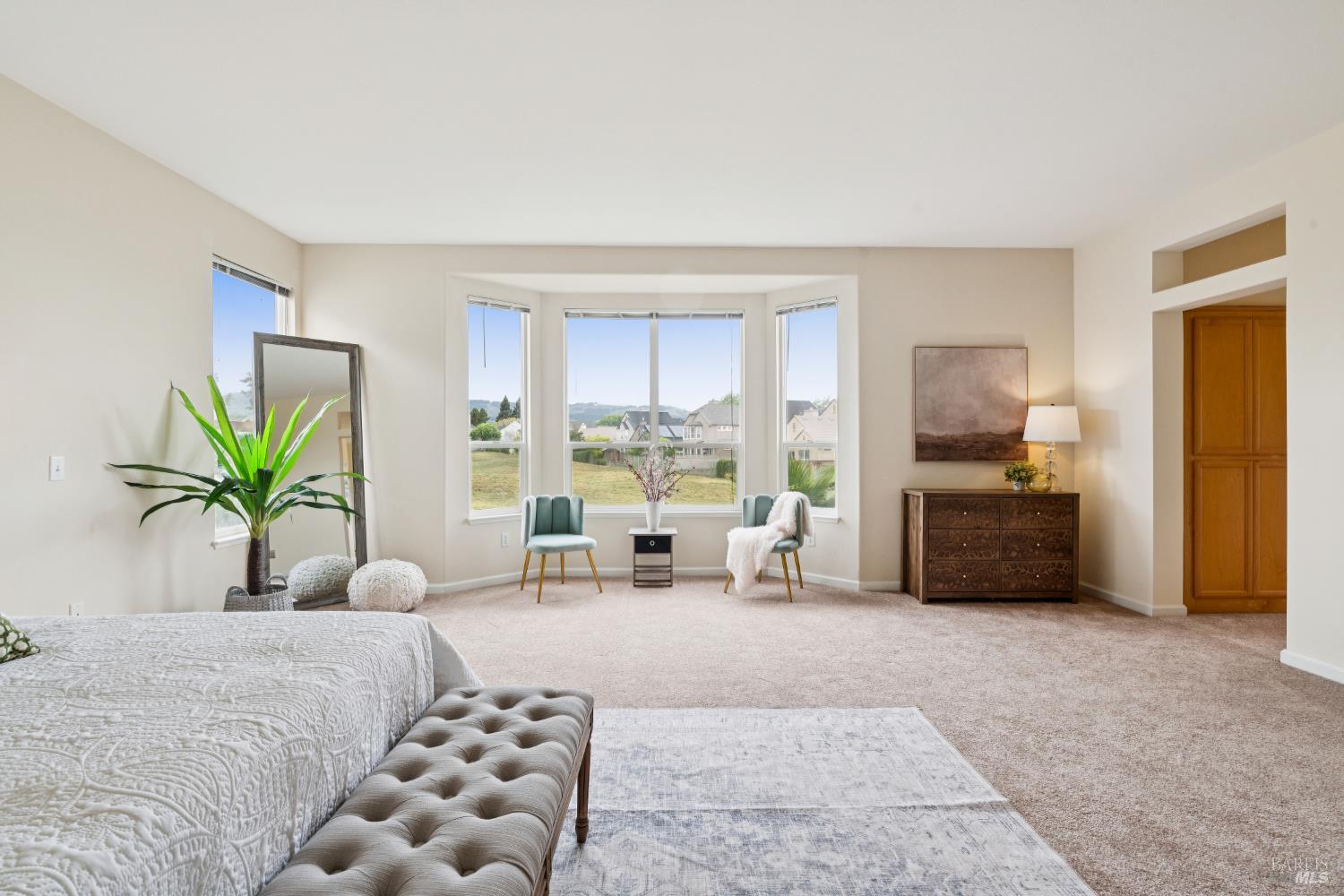 Detail Gallery Image 26 of 49 For 2147 Falcon Ridge Dr, Petaluma,  CA 94954 - 5 Beds | 2/1 Baths