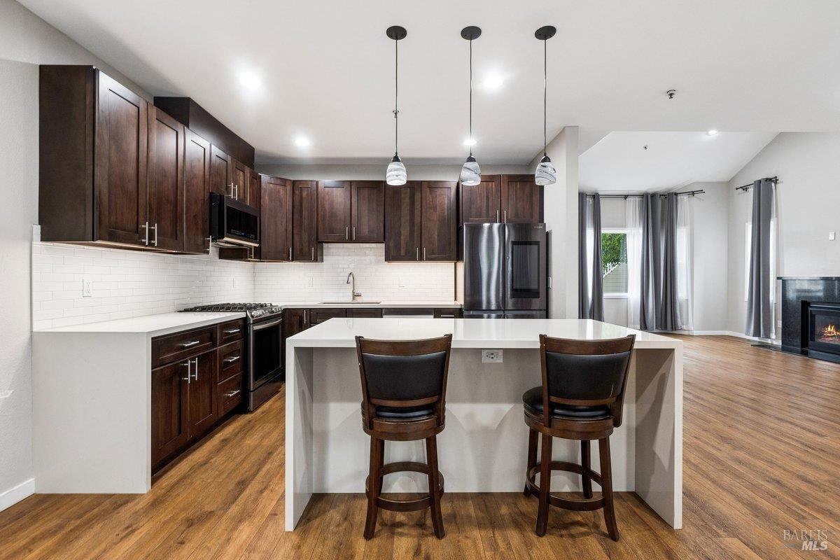 Detail Gallery Image 6 of 14 For 4 Courtney Ln, Mill Valley,  CA 94941 - 3 Beds | 2/1 Baths