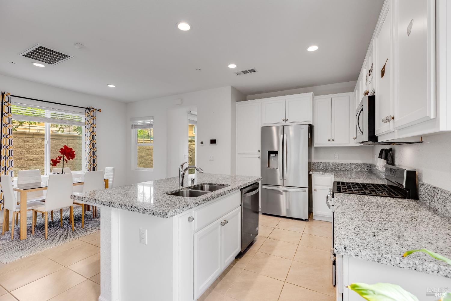 Detail Gallery Image 9 of 64 For 543 Vega Way, Vacaville,  CA 95687 - 3 Beds | 2/1 Baths