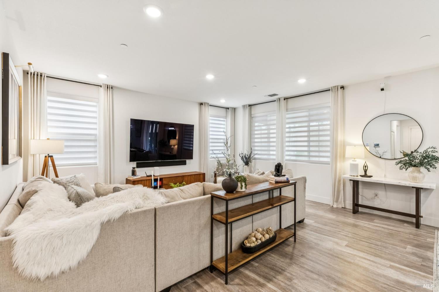 Detail Gallery Image 4 of 52 For 2919 Shaver St, Fairfield,  CA 94533 - 4 Beds | 3 Baths