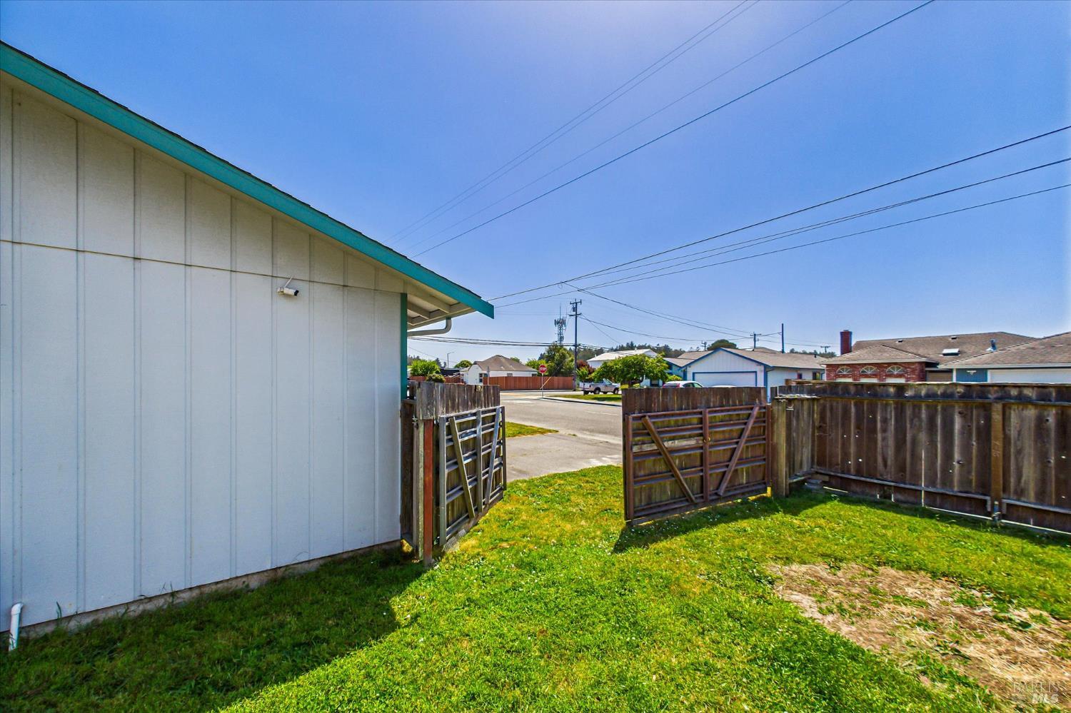 Detail Gallery Image 37 of 40 For 2393 Ohio St, Eureka,  CA 95501 - 3 Beds | 2 Baths