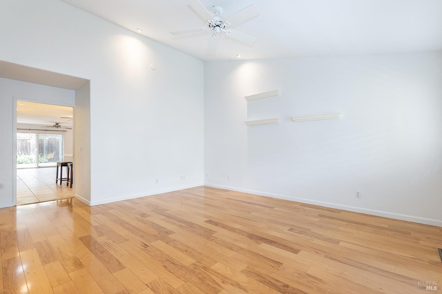 Detail Gallery Image 6 of 47 For 349 Sugar Maple Ln, Windsor,  CA 95492 - 3 Beds | 2 Baths