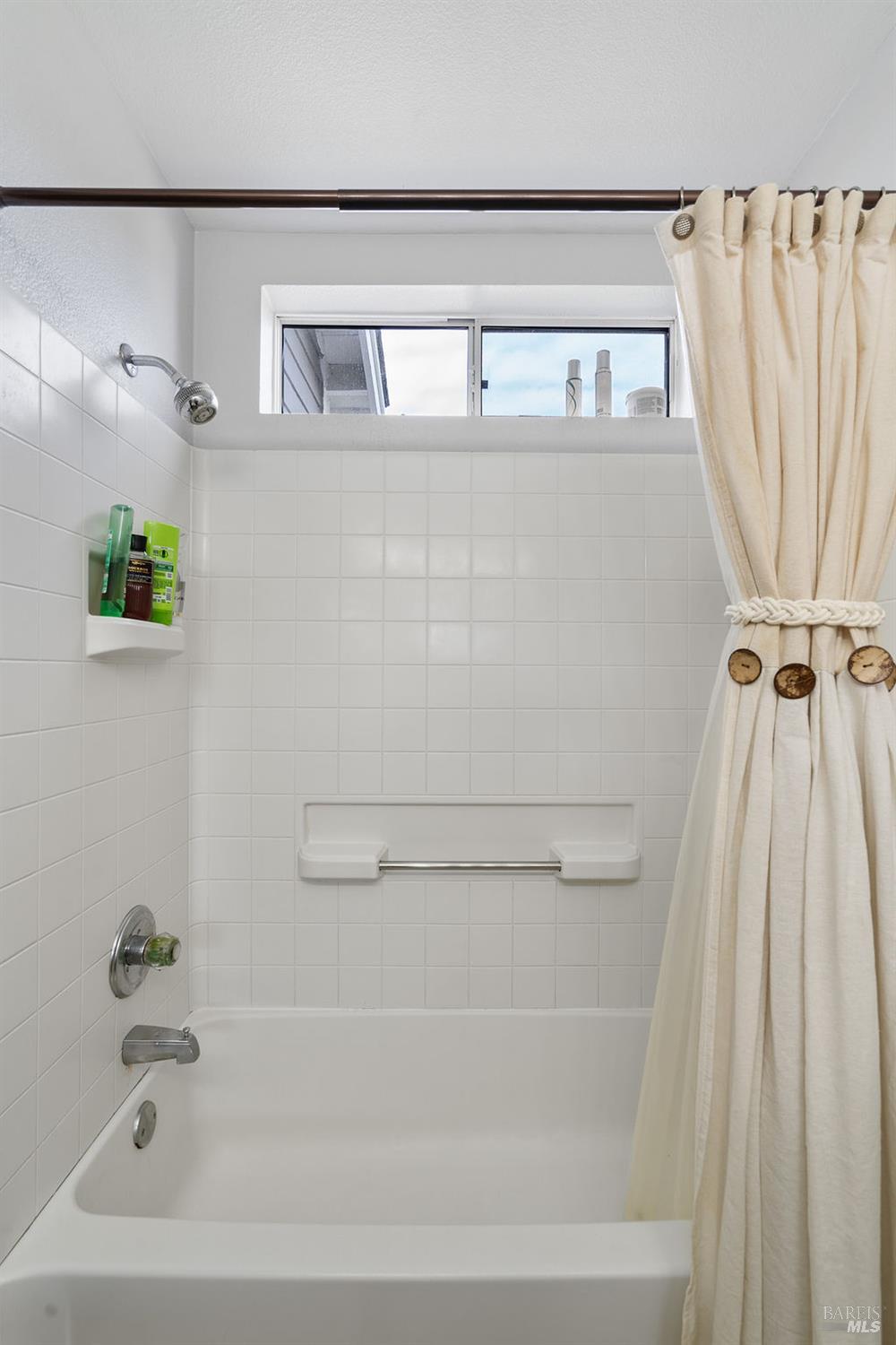 Detail Gallery Image 31 of 43 For 440 E E St, Benicia,  CA 94510 - 2 Beds | 2/1 Baths