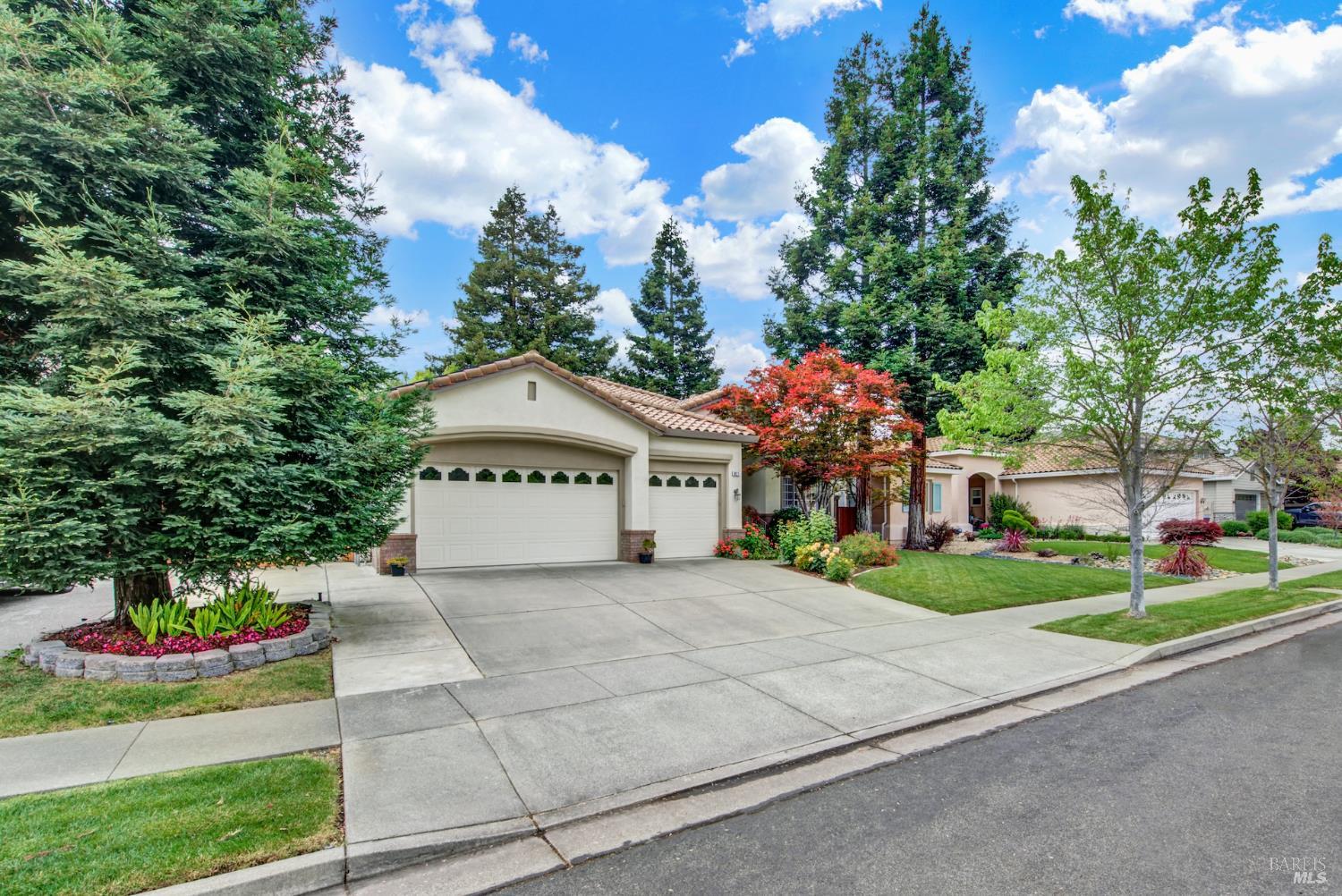 Detail Gallery Image 4 of 71 For 621 Renaissance Ave, Fairfield,  CA 94534 - 3 Beds | 3 Baths