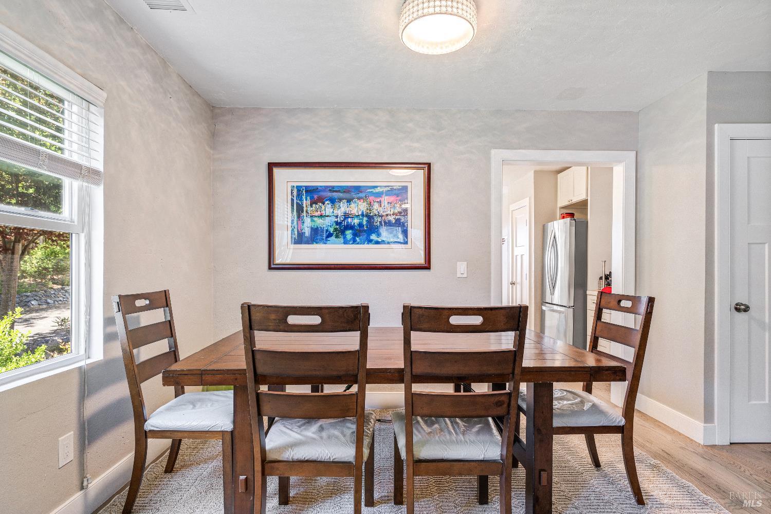 Detail Gallery Image 6 of 12 For 1554 Laurel Ln, Healdsburg,  CA 95448 - 3 Beds | 2 Baths