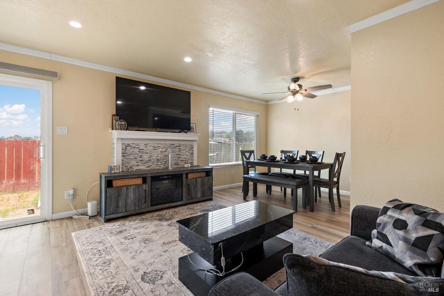 Detail Gallery Image 2 of 17 For 942 5th St, Vallejo,  CA 94590 - 3 Beds | 2 Baths