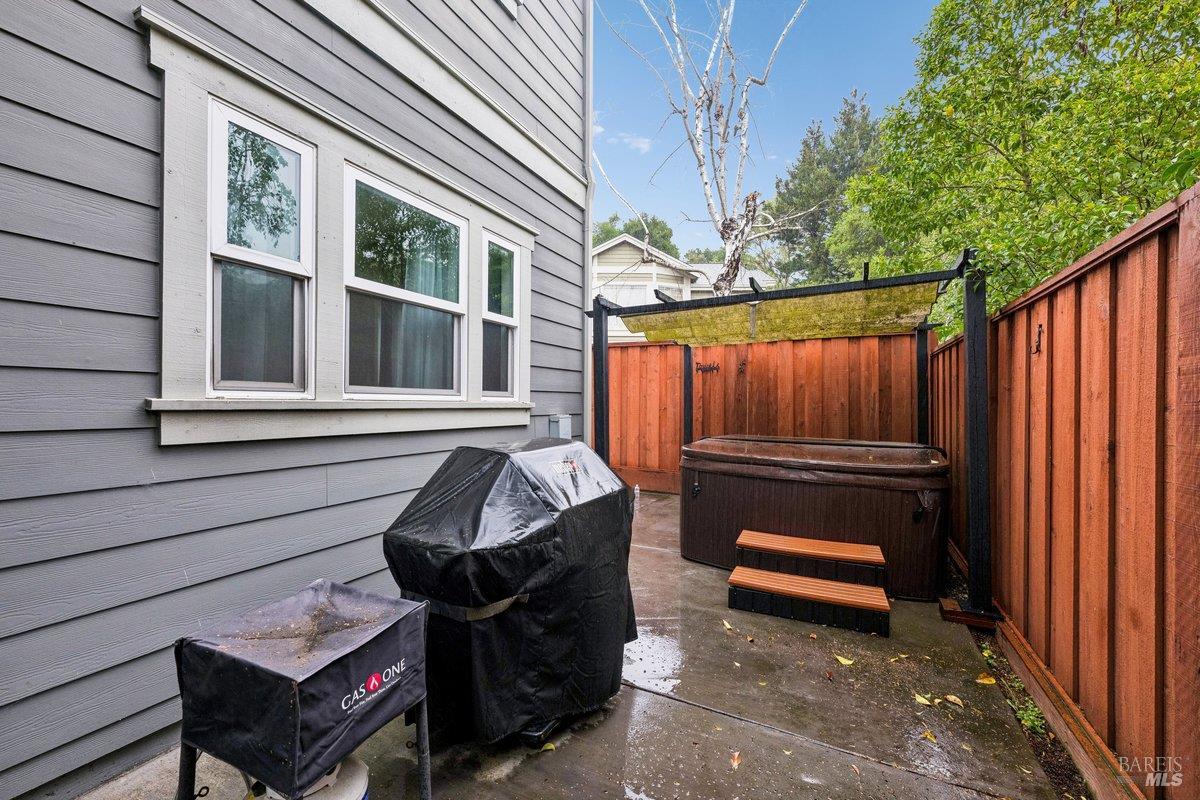 Detail Gallery Image 13 of 14 For 4 Courtney Ln, Mill Valley,  CA 94941 - 3 Beds | 2/1 Baths