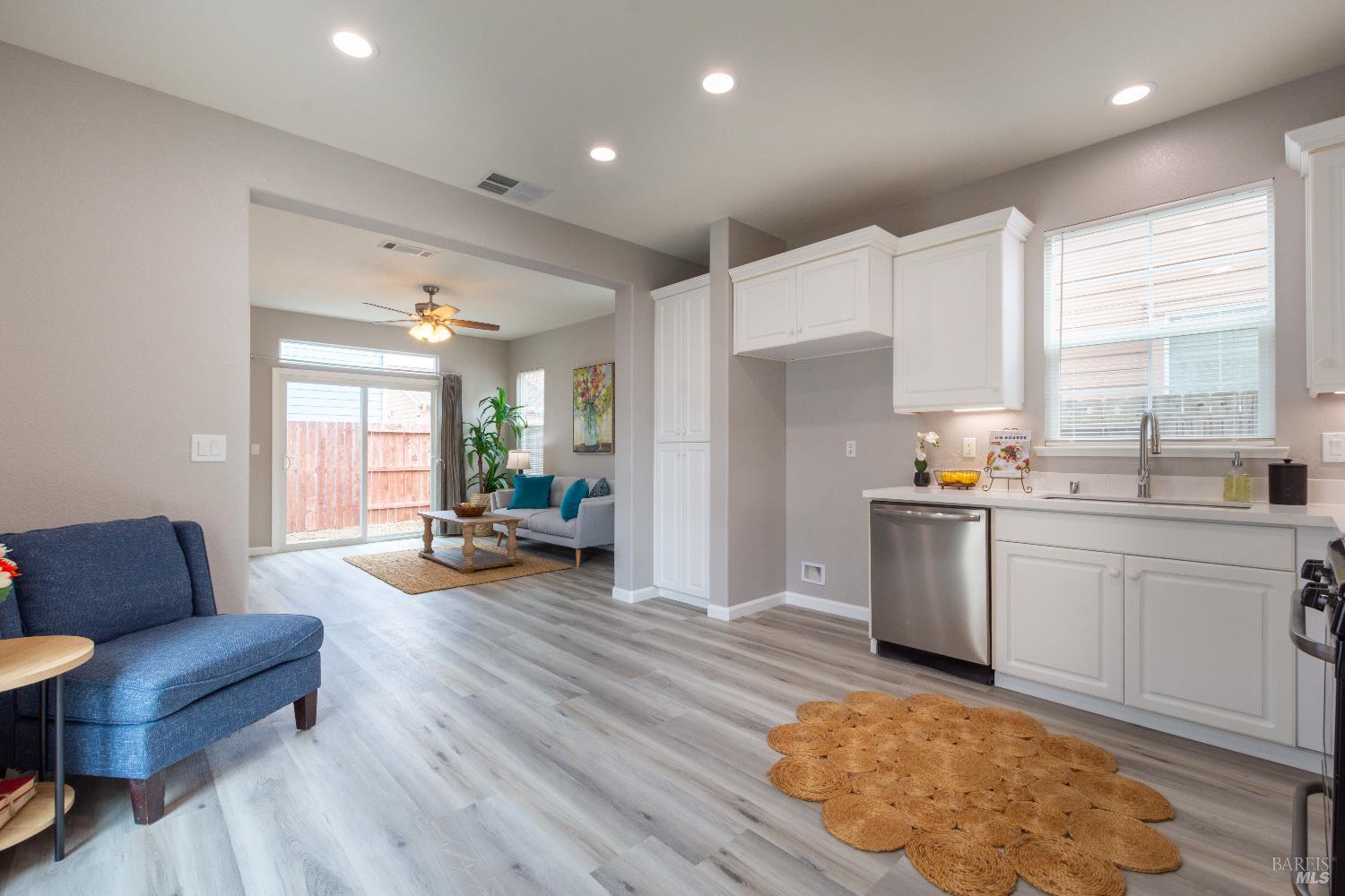 Detail Gallery Image 12 of 36 For 1018 Freedom Dr, Suisun City,  CA 94585 - 4 Beds | 2/1 Baths