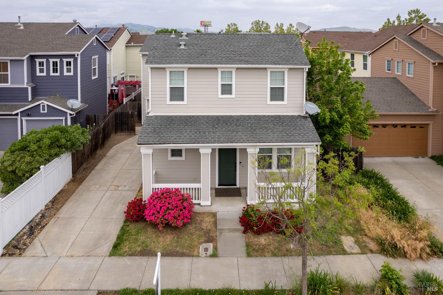 Detail Gallery Image 3 of 36 For 1018 Freedom Dr, Suisun City,  CA 94585 - 4 Beds | 2/1 Baths