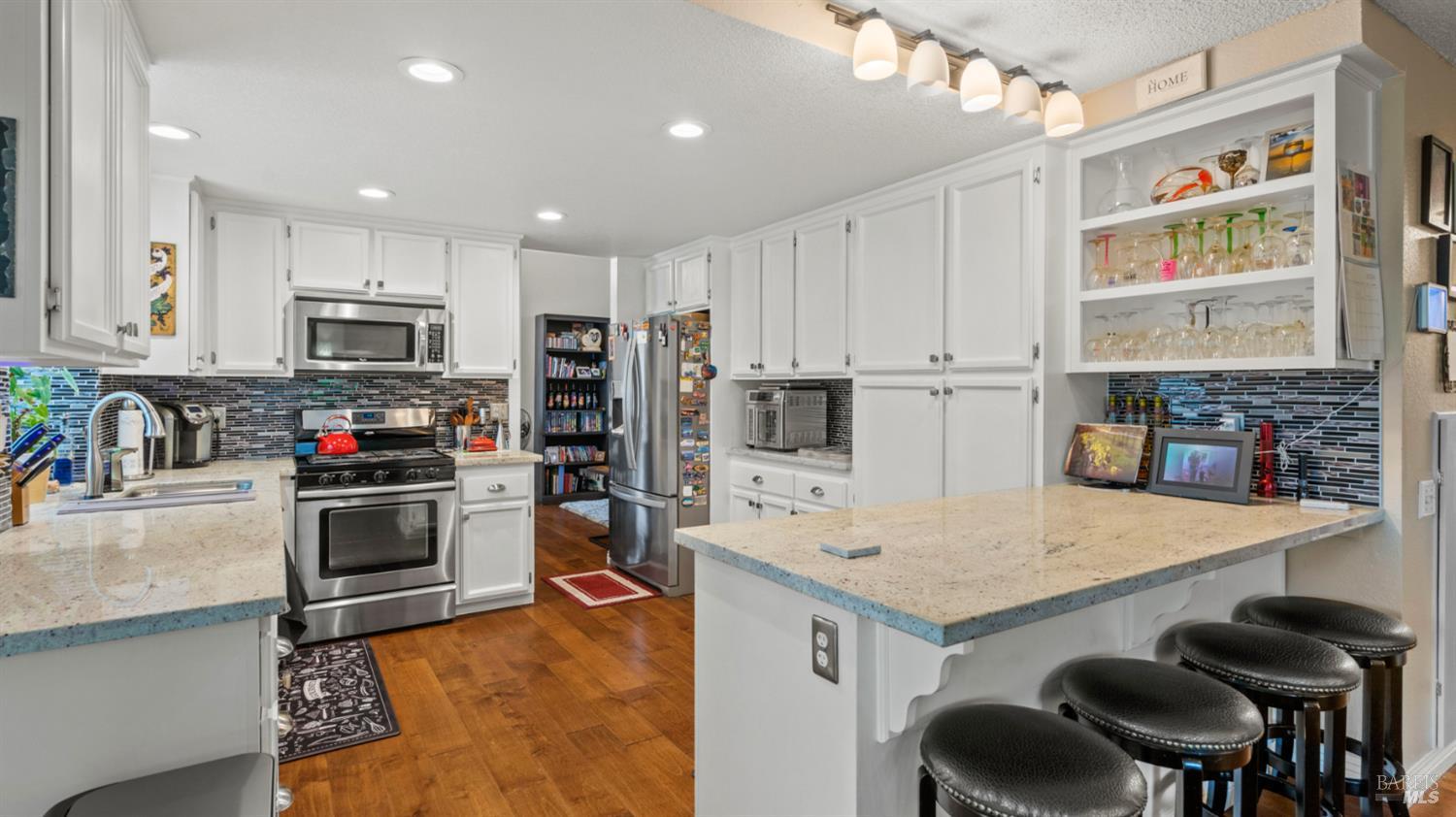 Detail Gallery Image 21 of 72 For 606 Sunnyvale Pl, Vacaville,  CA 95687 - 5 Beds | 2/1 Baths