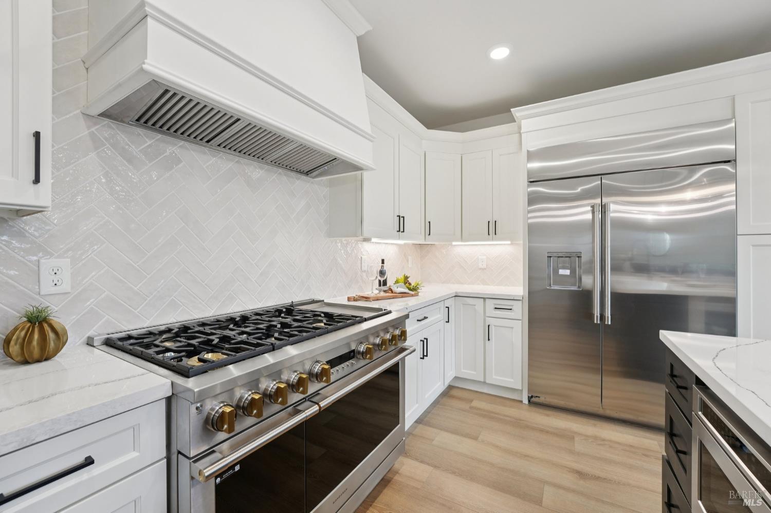 Detail Gallery Image 18 of 80 For 5663 Crystal Dr, Santa Rosa,  CA 95404 - 5 Beds | 3/1 Baths