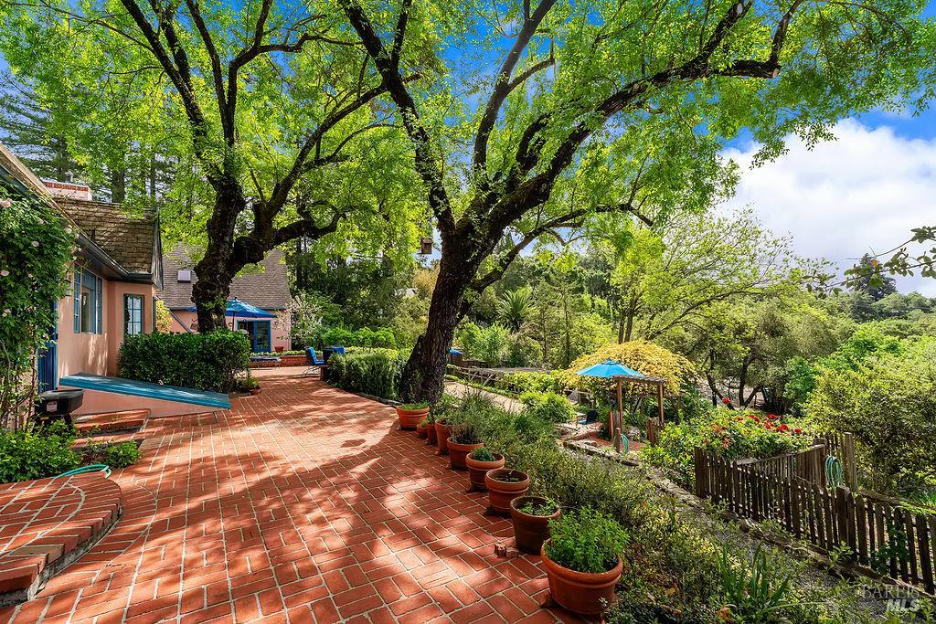 Detail Gallery Image 29 of 72 For 1212 N Fitch Mountain Rd, Healdsburg,  CA 95448 - 5 Beds | 3 Baths