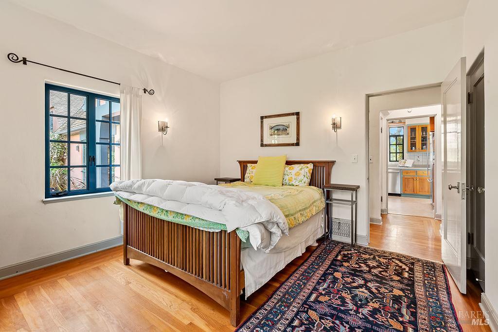 Detail Gallery Image 17 of 72 For 1212 N Fitch Mountain Rd, Healdsburg,  CA 95448 - 5 Beds | 3 Baths